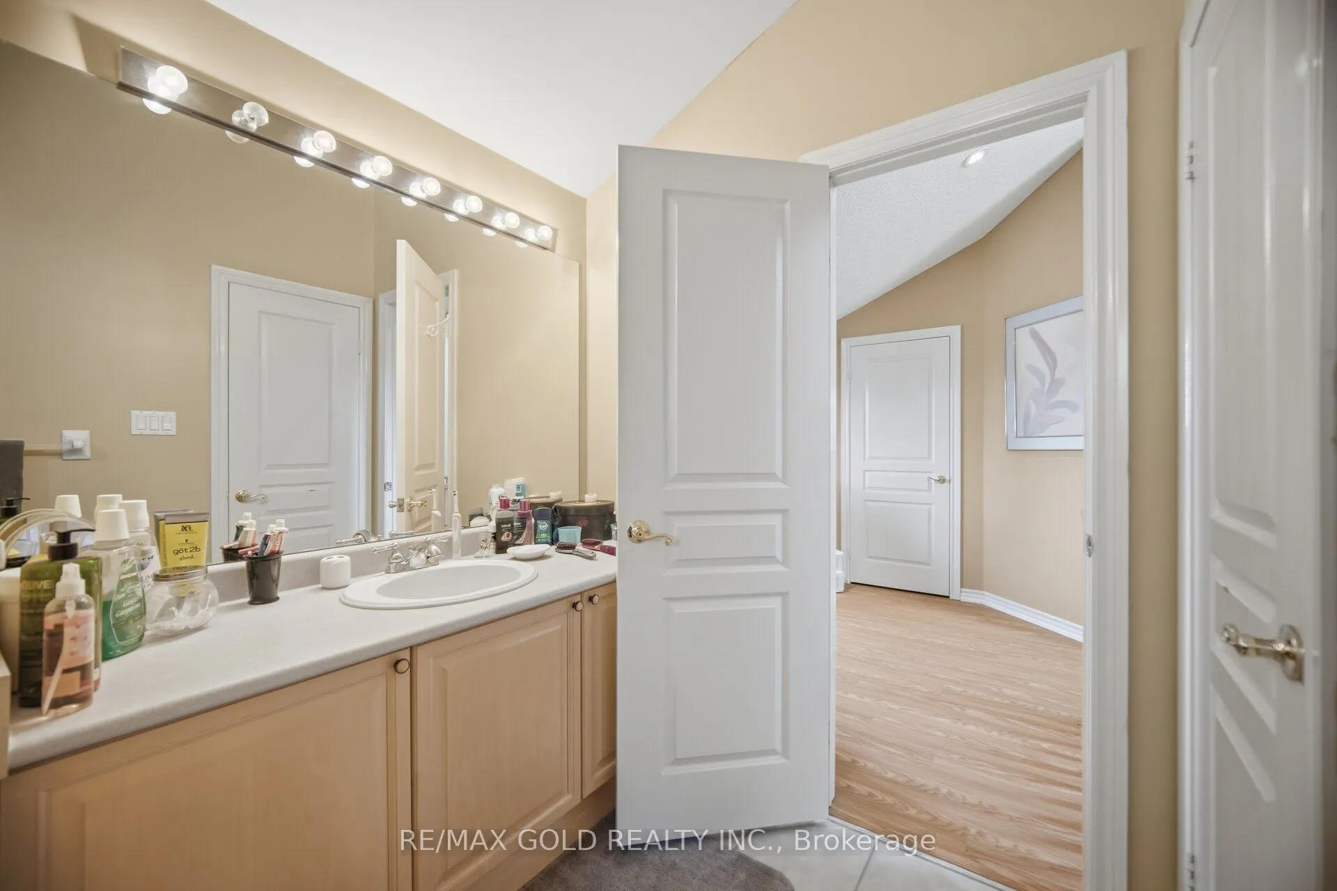 2 Sprucewood Crescent