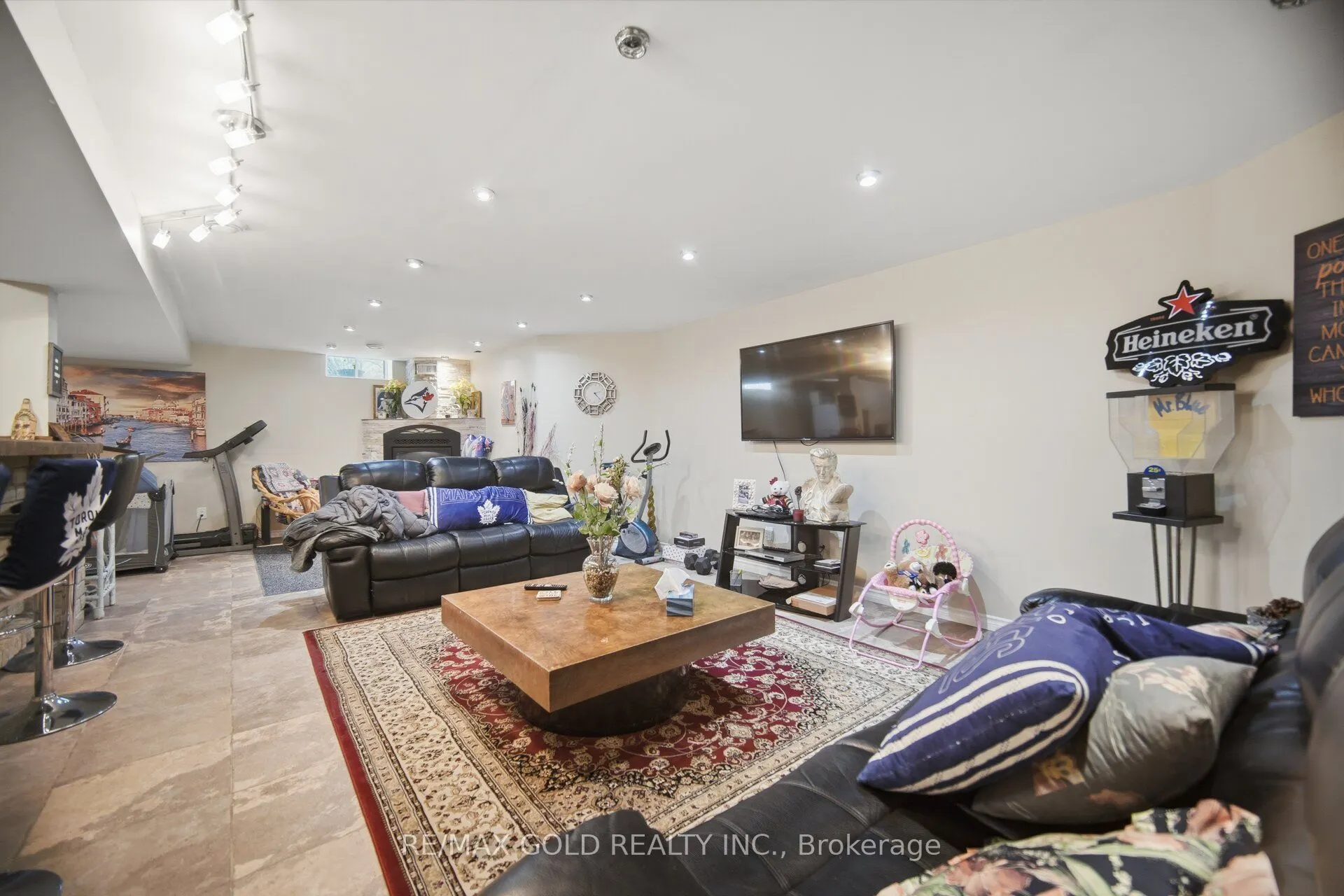2 Sprucewood Crescent