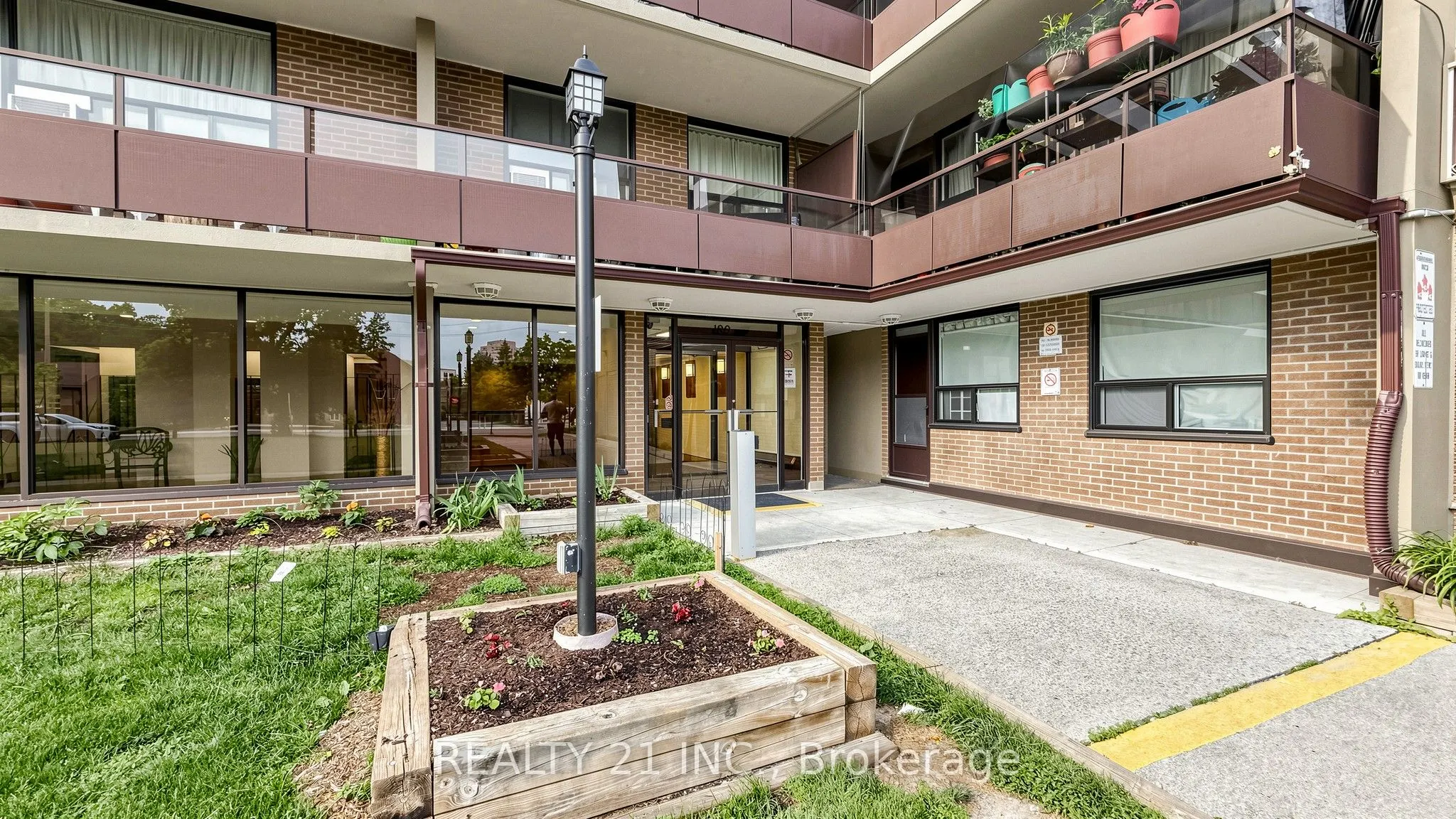 180 Markham Road #819