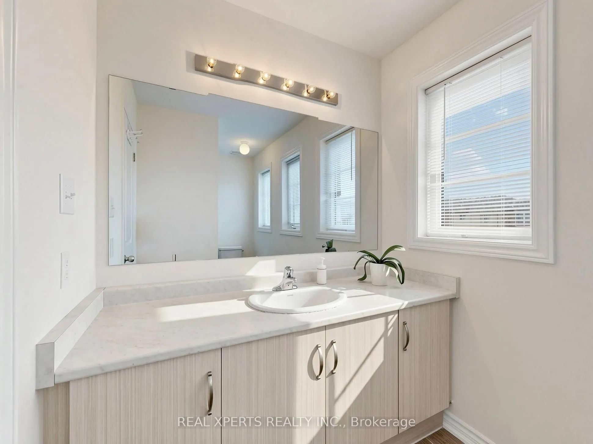 1129 Cameo Street