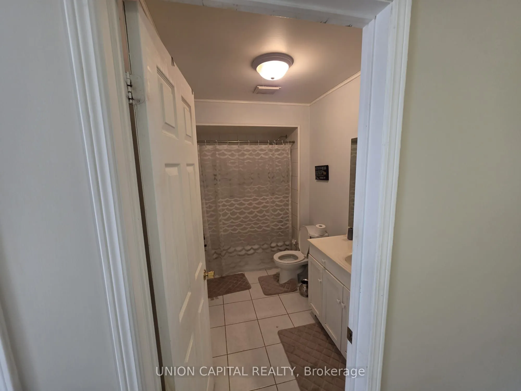 2363 Strathmore Crescent