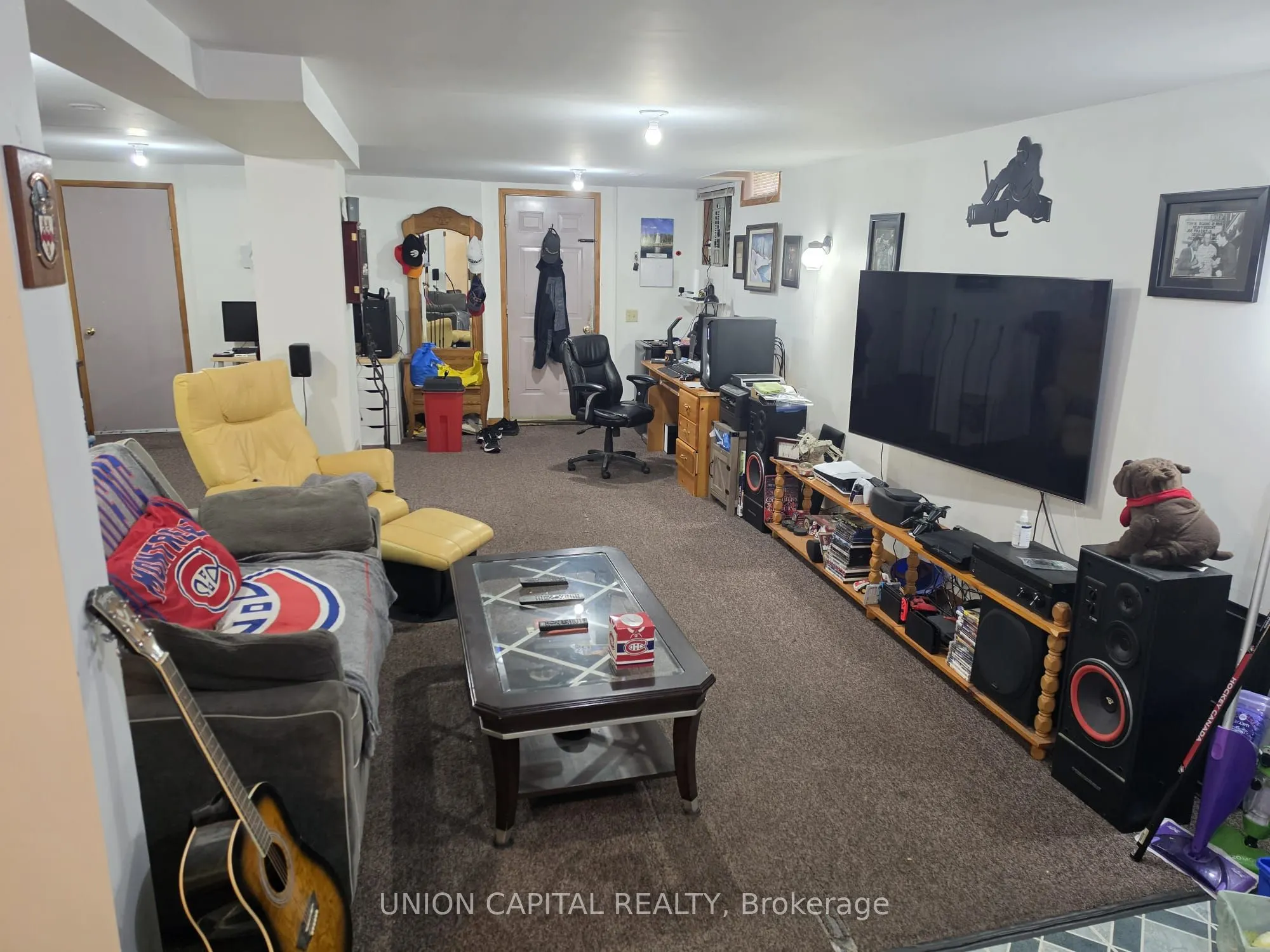 2363 Strathmore Crescent