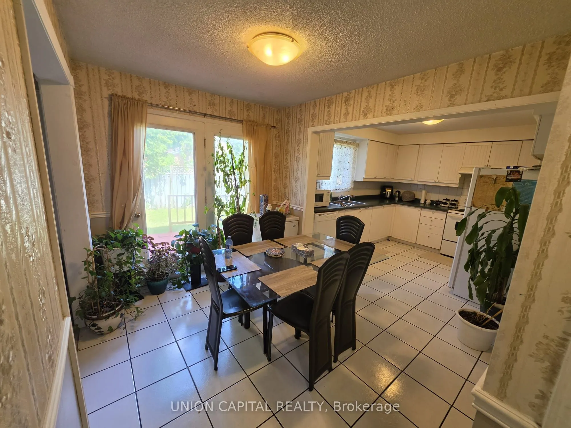 2363 Strathmore Crescent