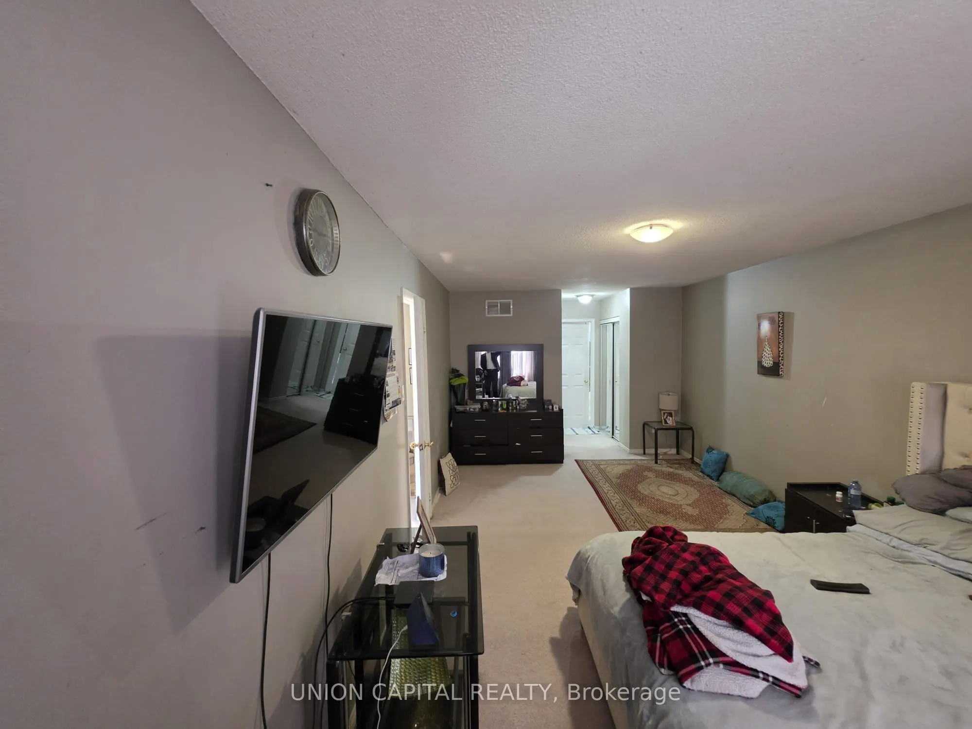 2363 Strathmore Crescent