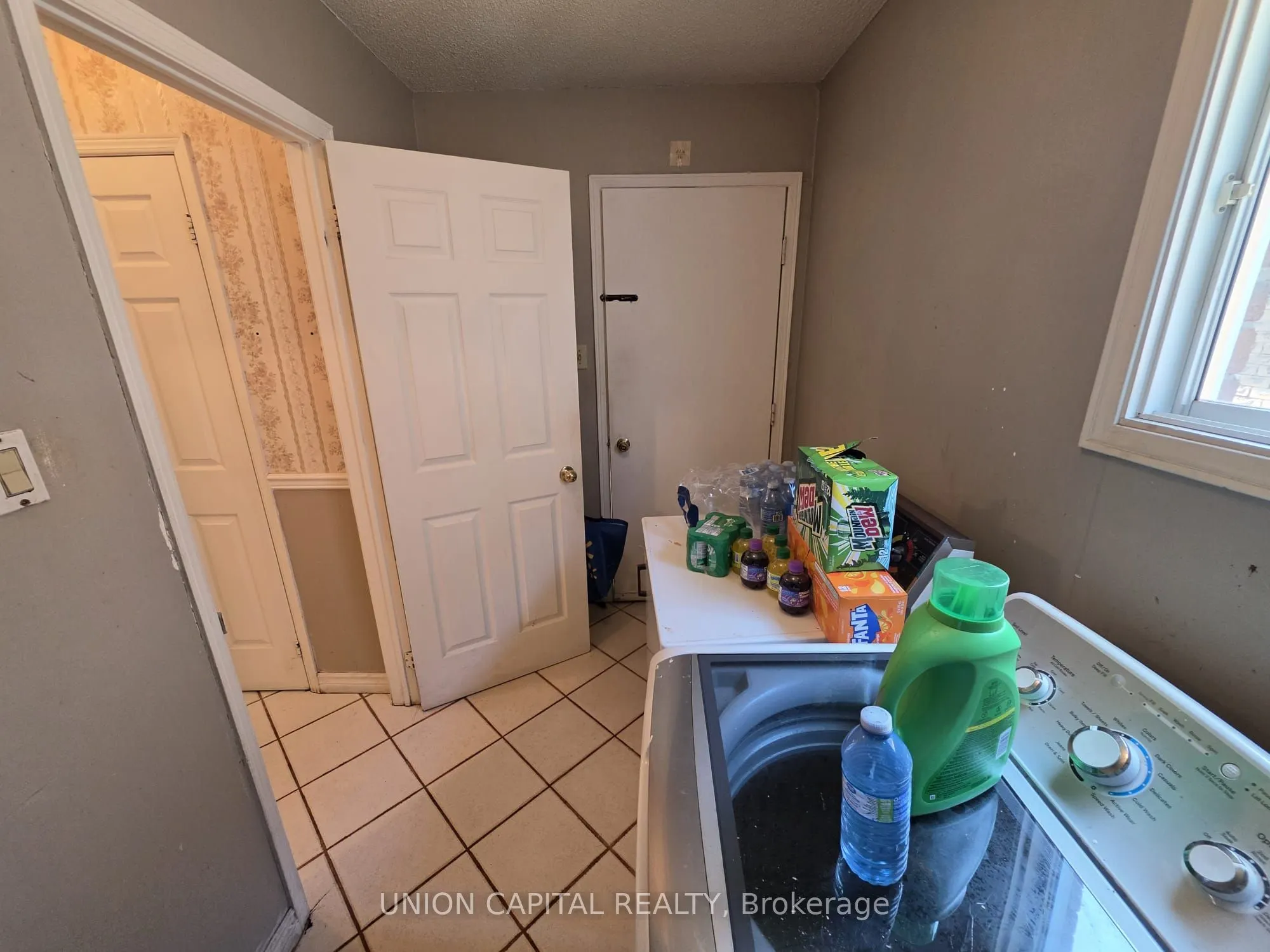 2363 Strathmore Crescent