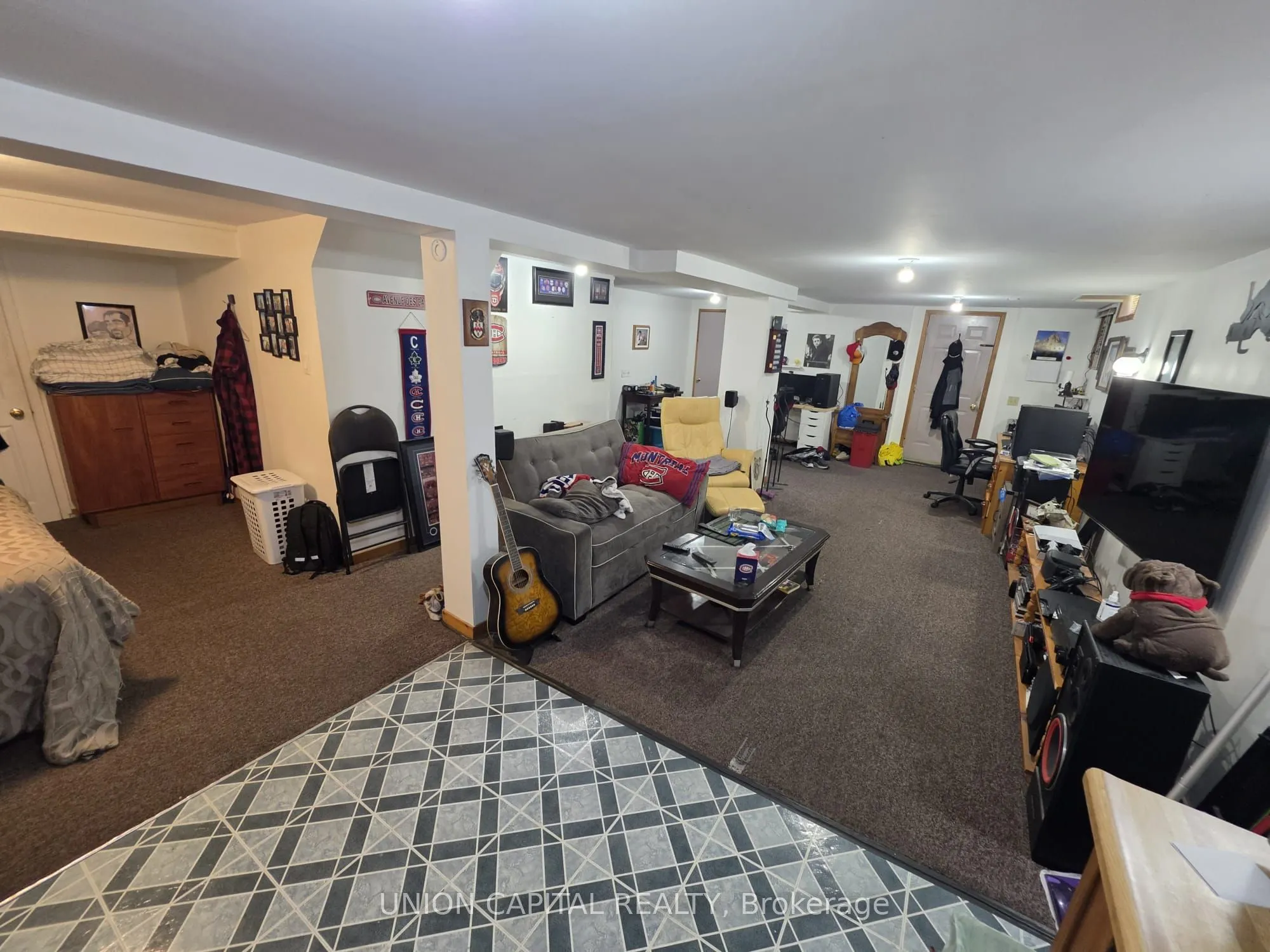 2363 Strathmore Crescent