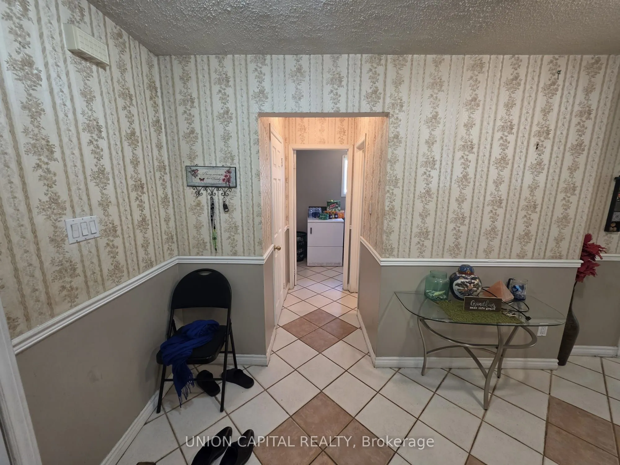 2363 Strathmore Crescent
