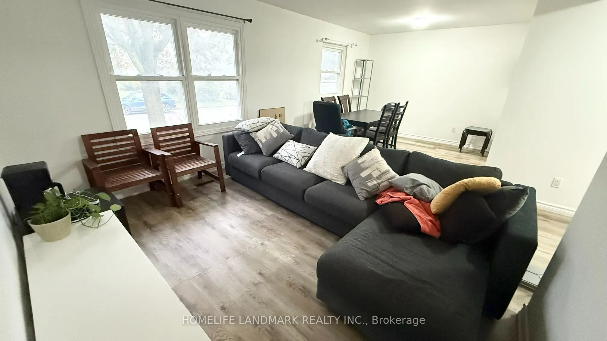 81 United Square #Main Floor