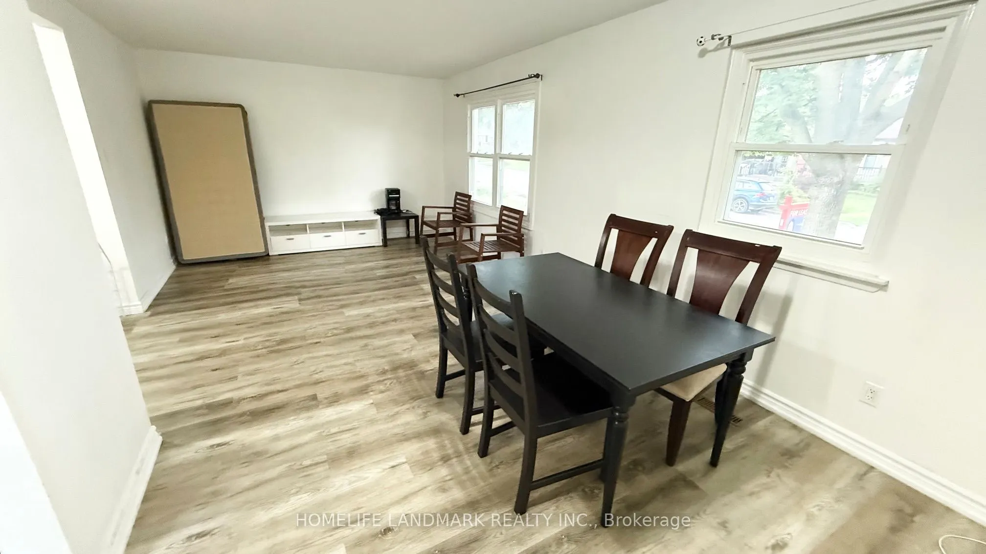 81 United Square #Main Floor