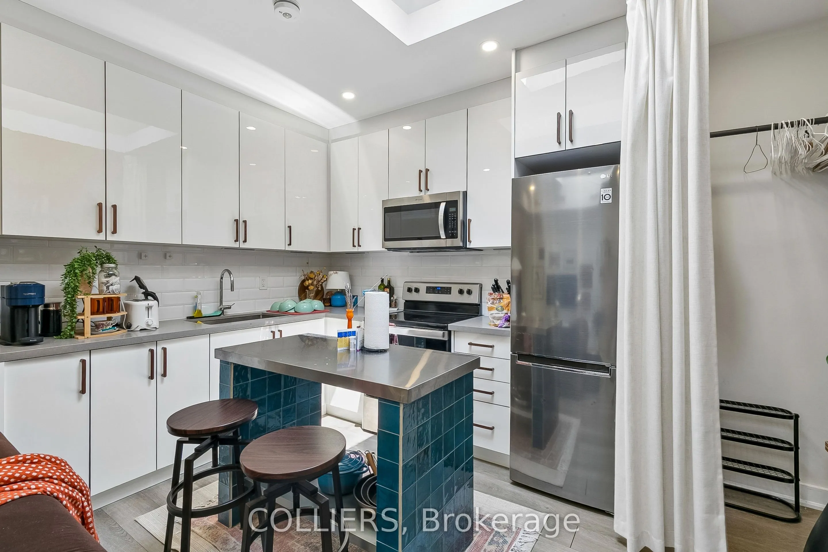 732 Queen Street E