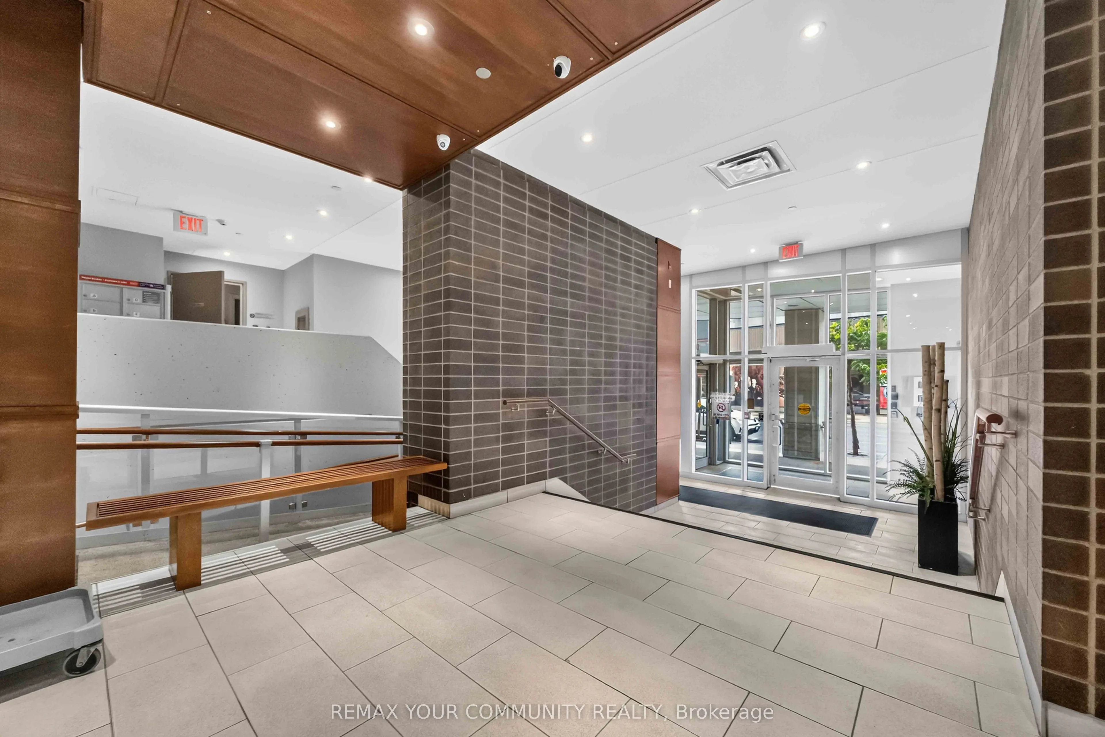 44 Bond Street W #101