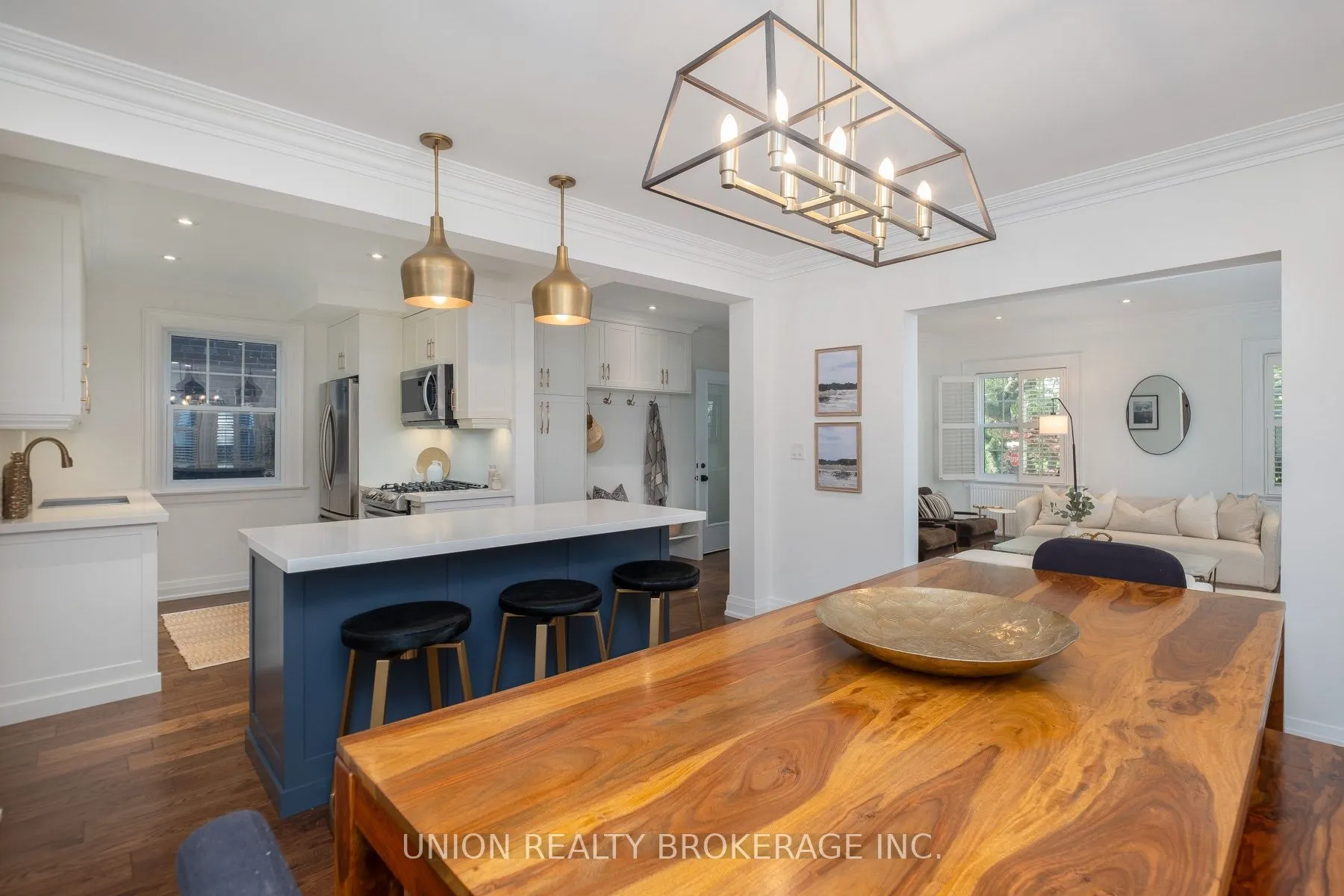 55 Pine Crescent
