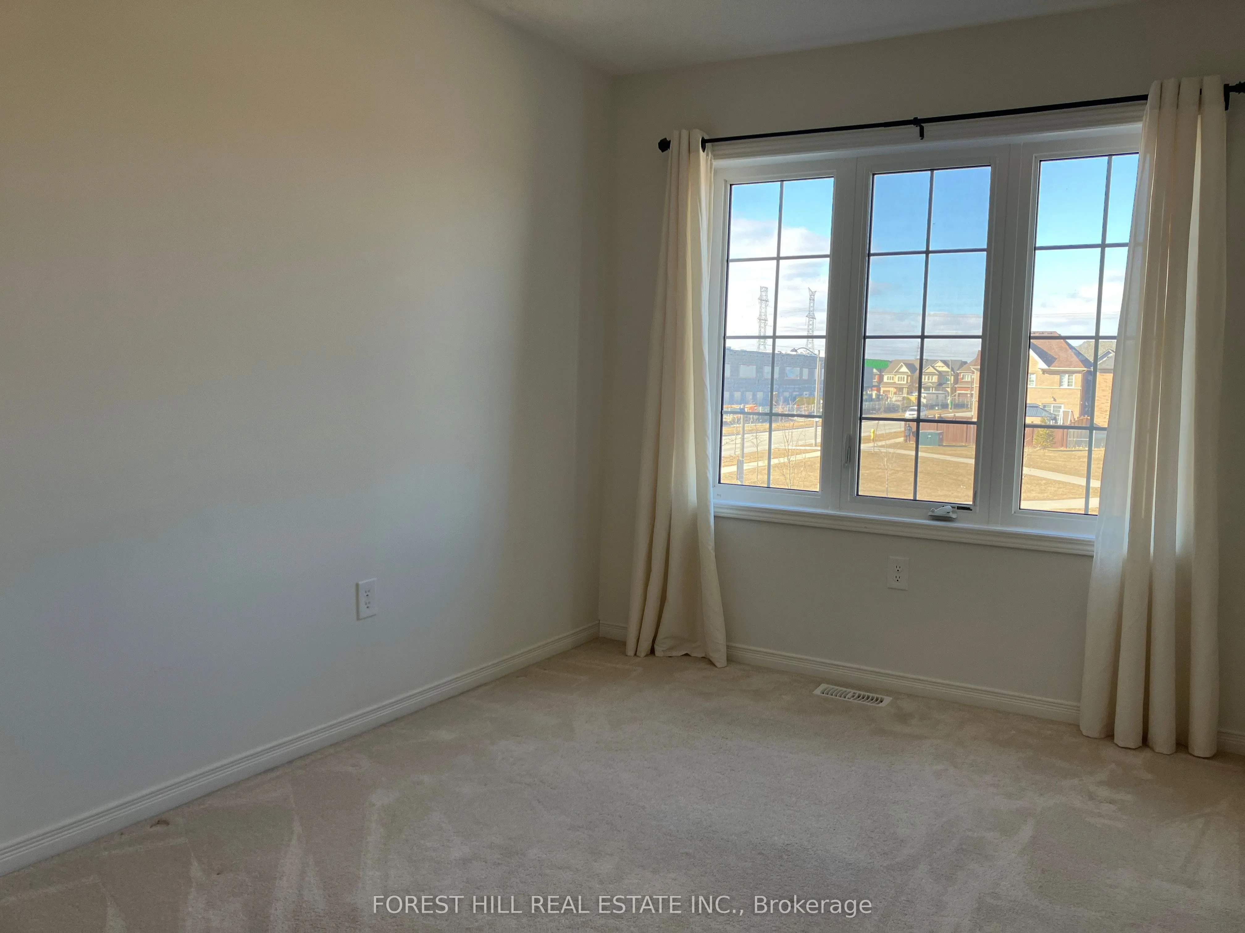 2448 Equestrian Crescent