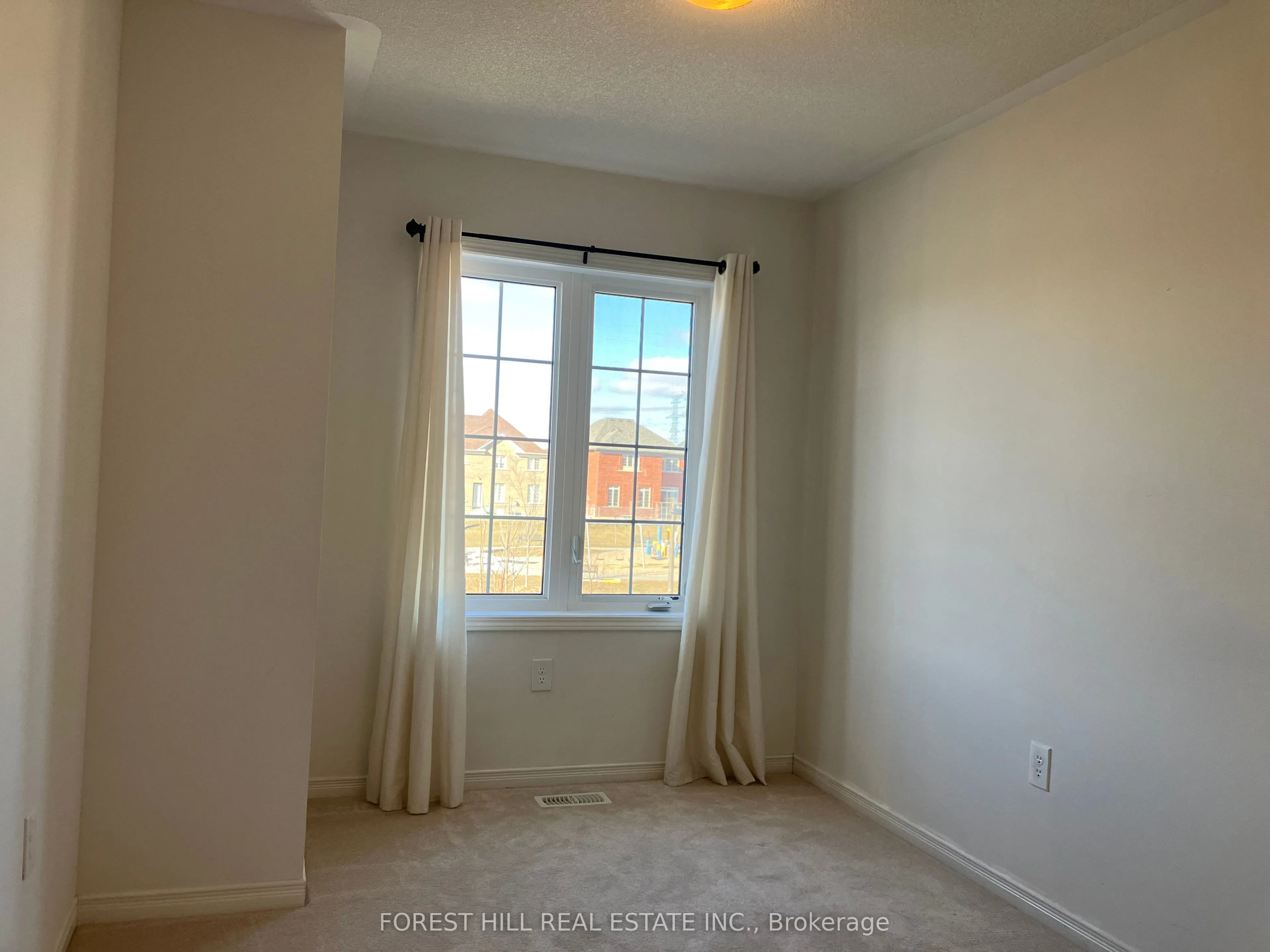 2448 Equestrian Crescent