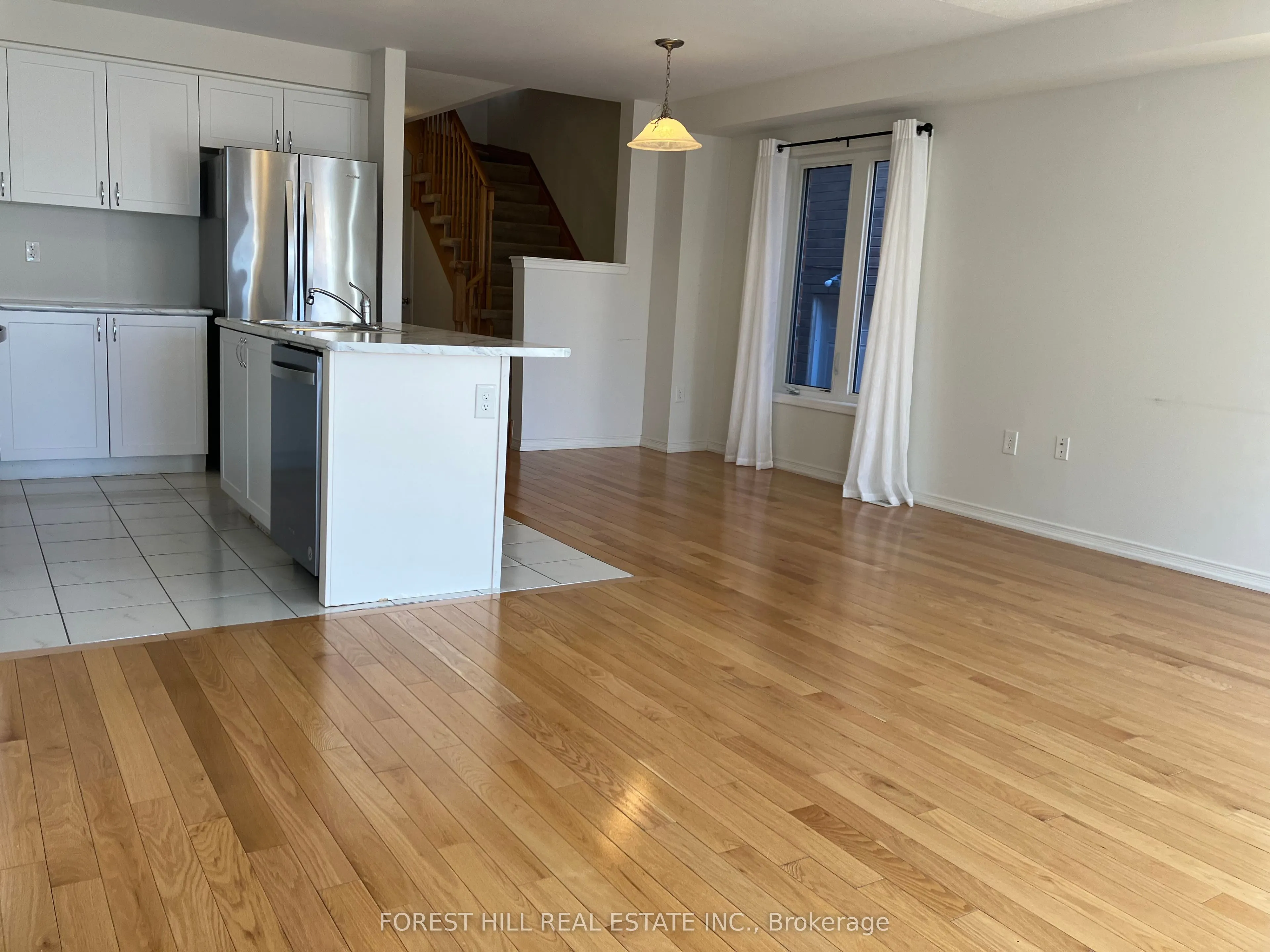 2448 Equestrian Crescent