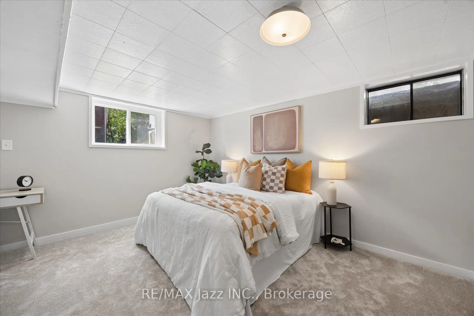 364 King Street E