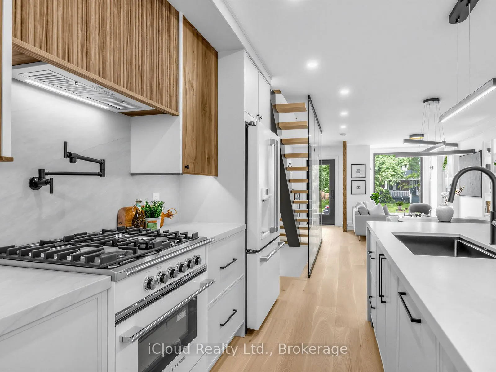 96 Woodycrest Avenue