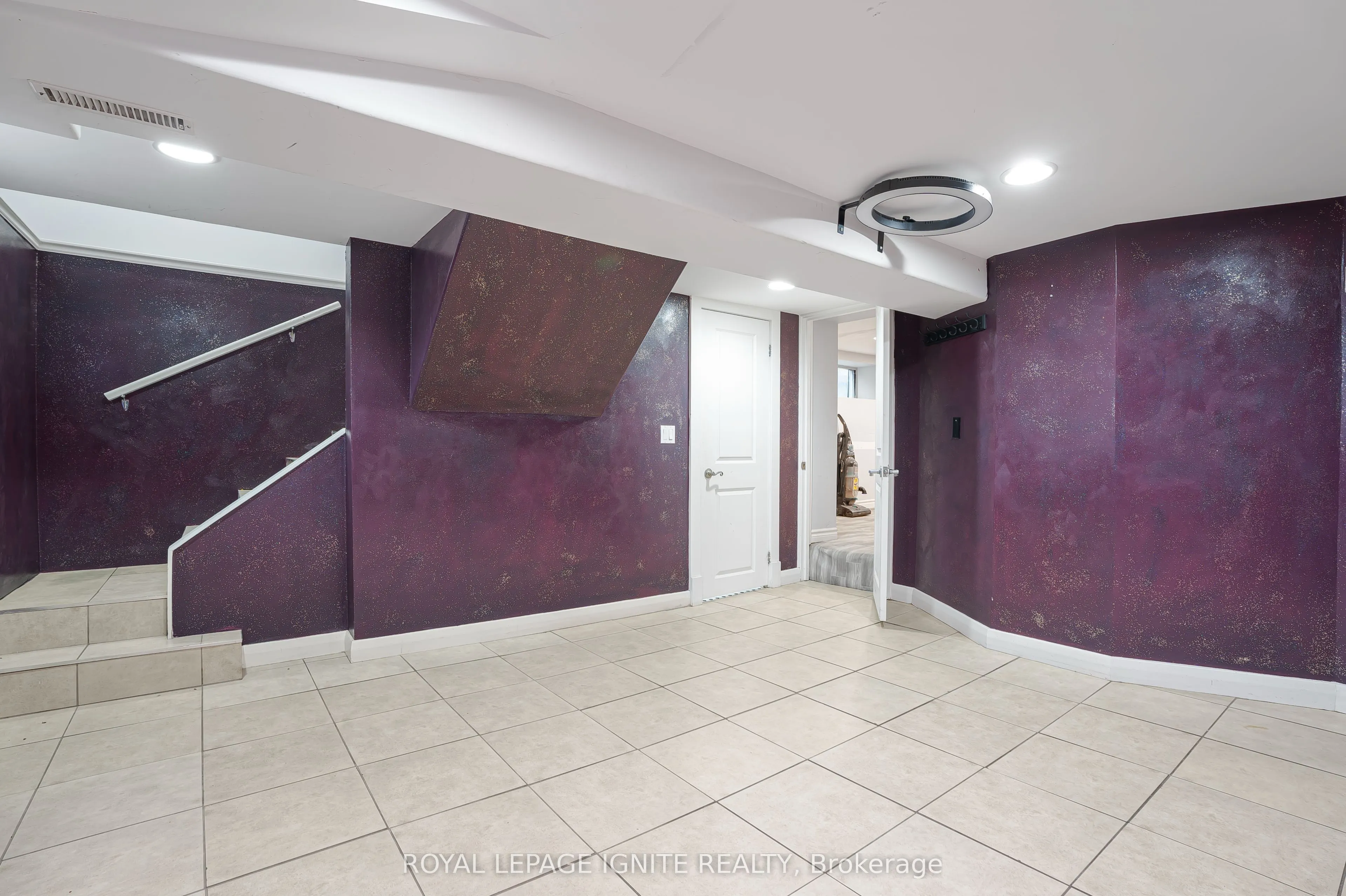 951 Simcoe Street N