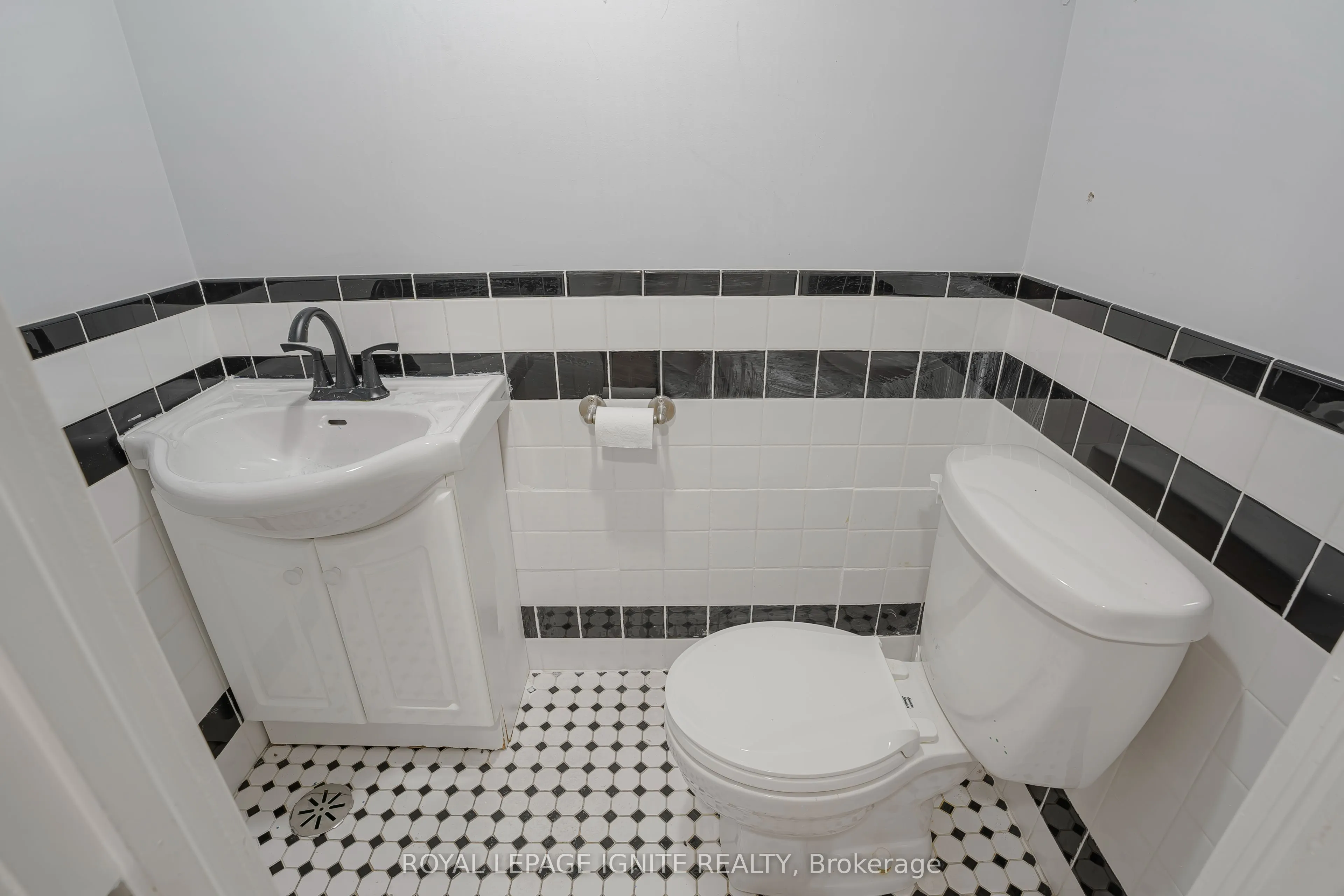 951 Simcoe Street N