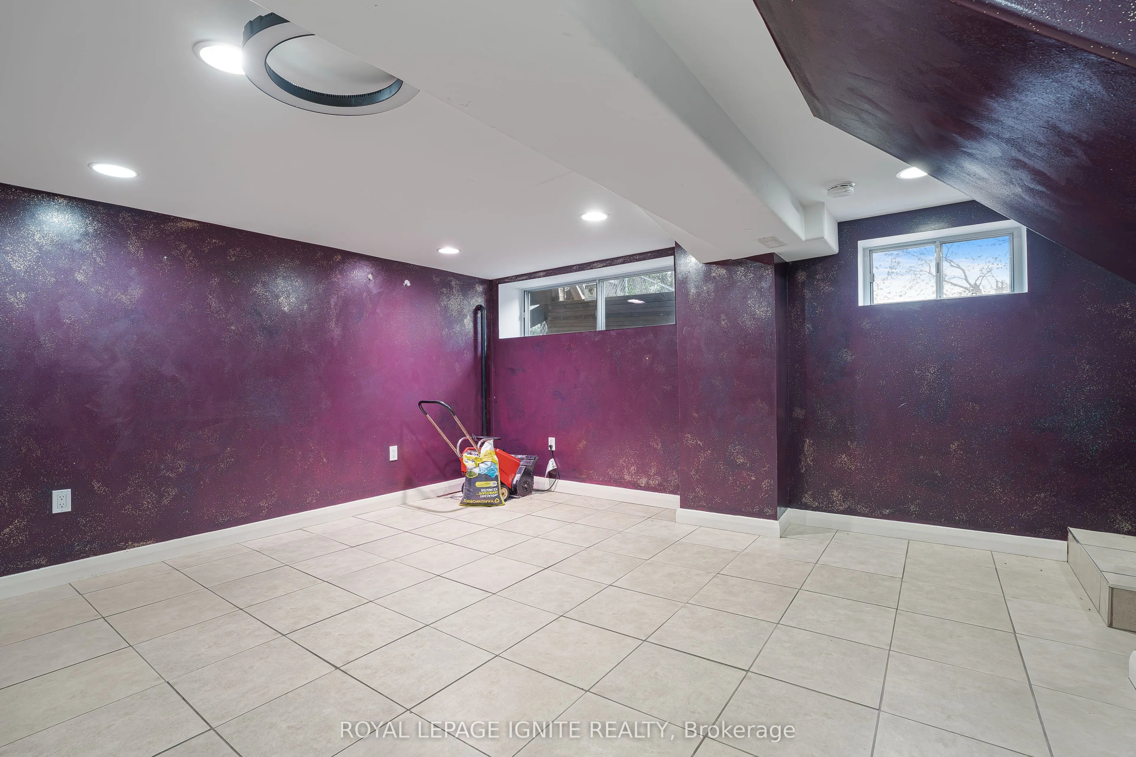 951 Simcoe Street N
