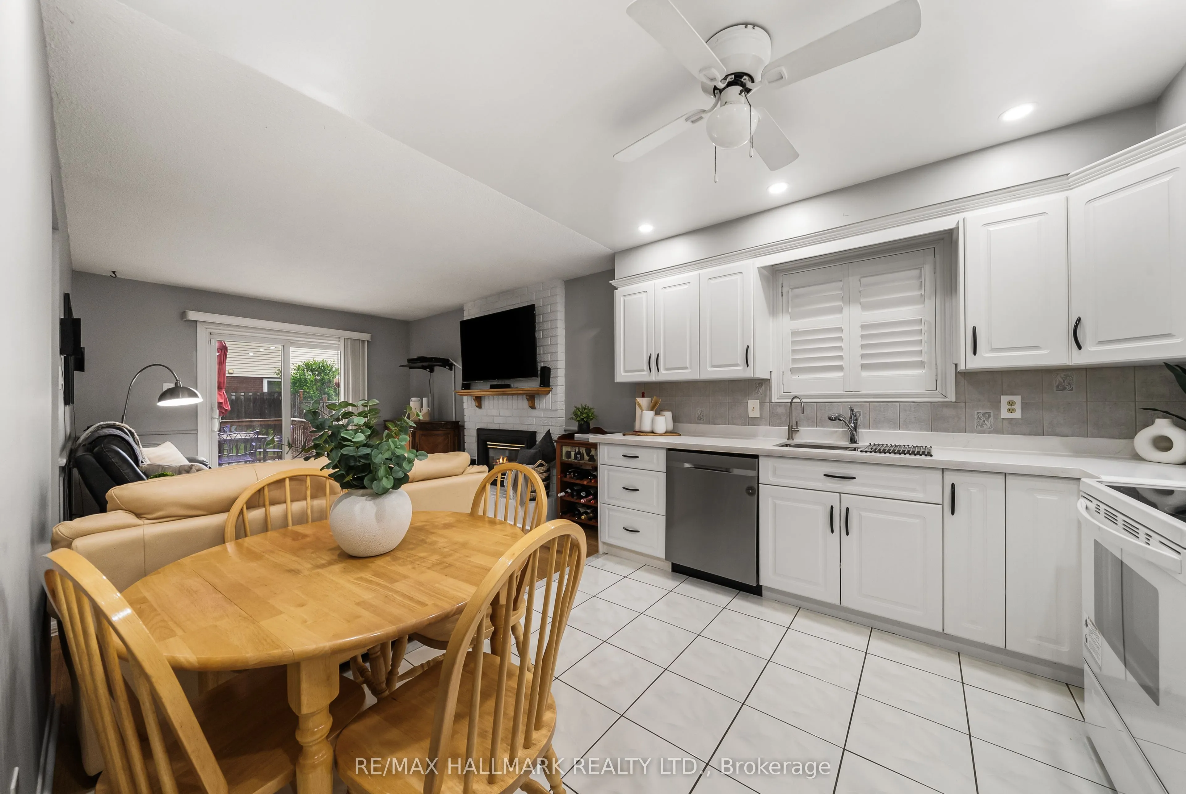1322 Redwood Lane