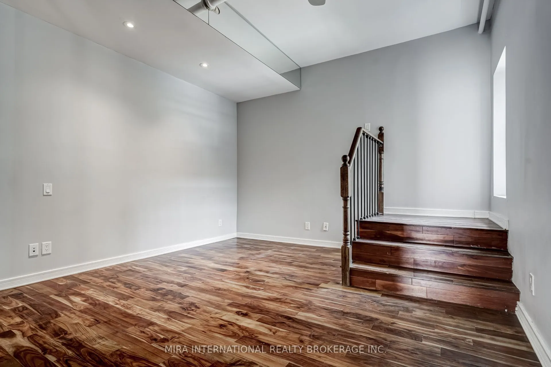 98 Leuty Avenue #C5