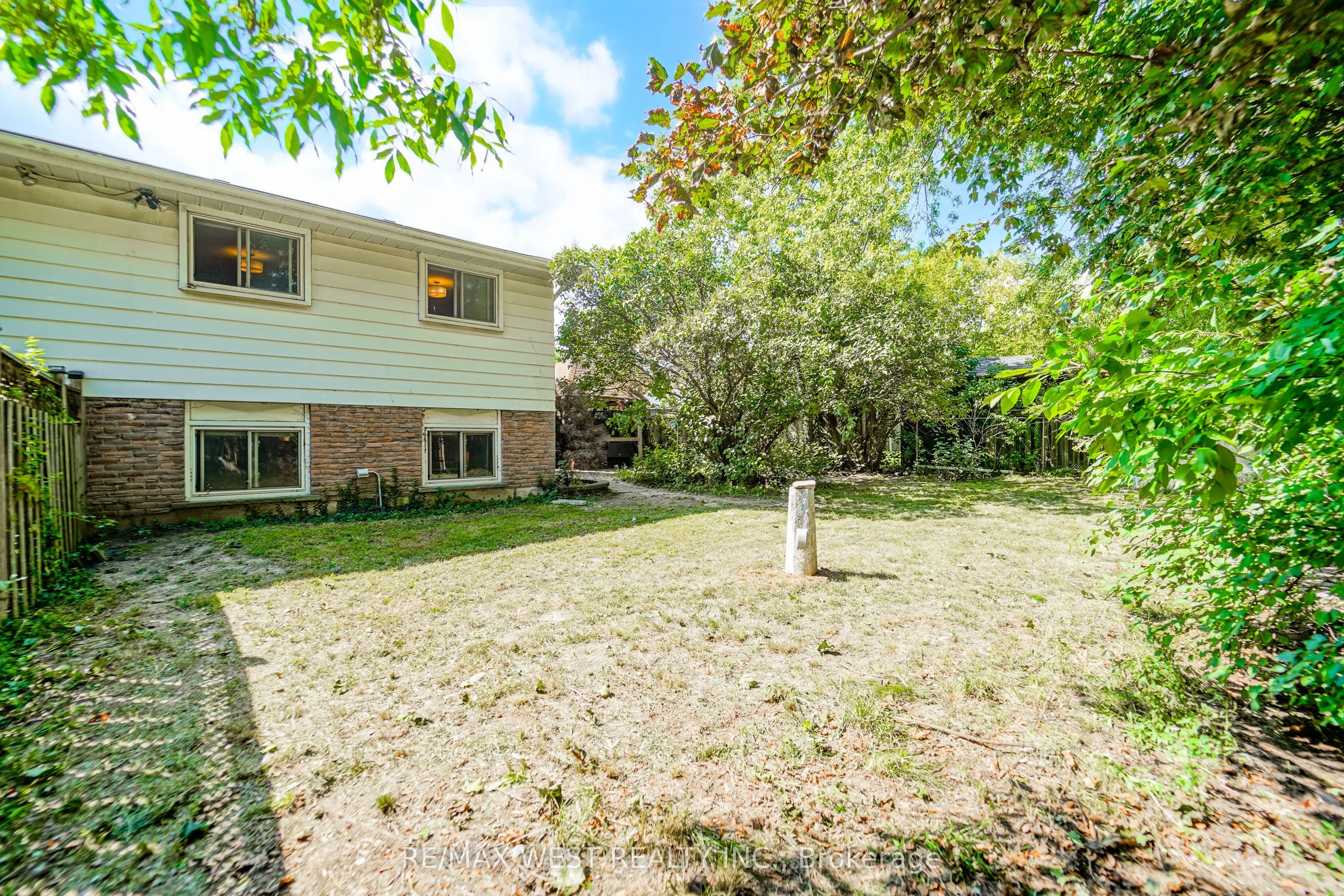 1105 Valley Court