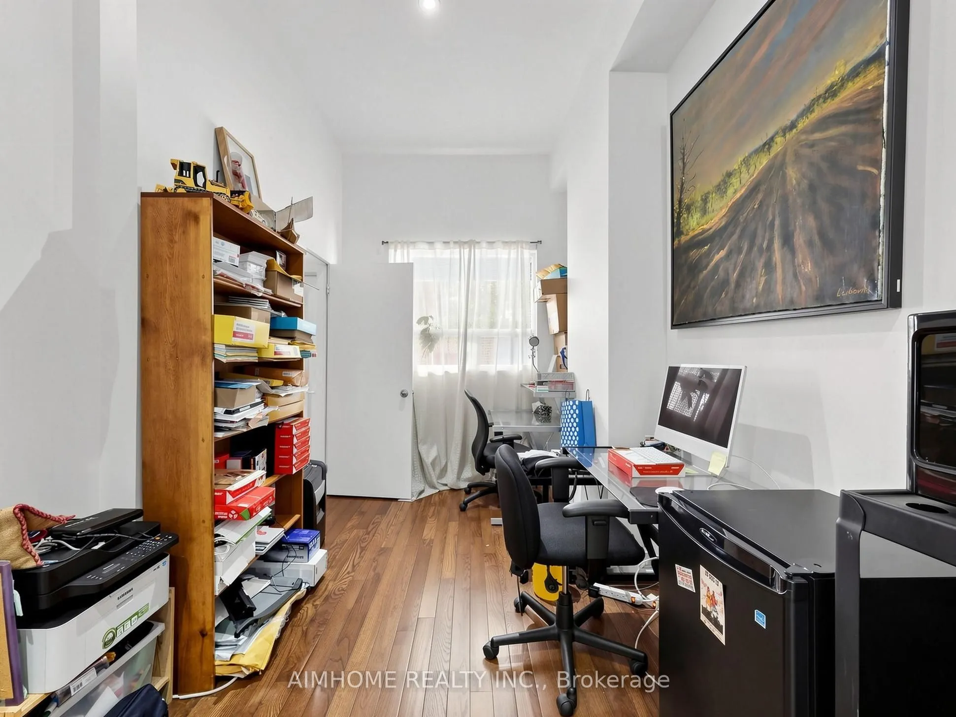 1089 Dundas Street E