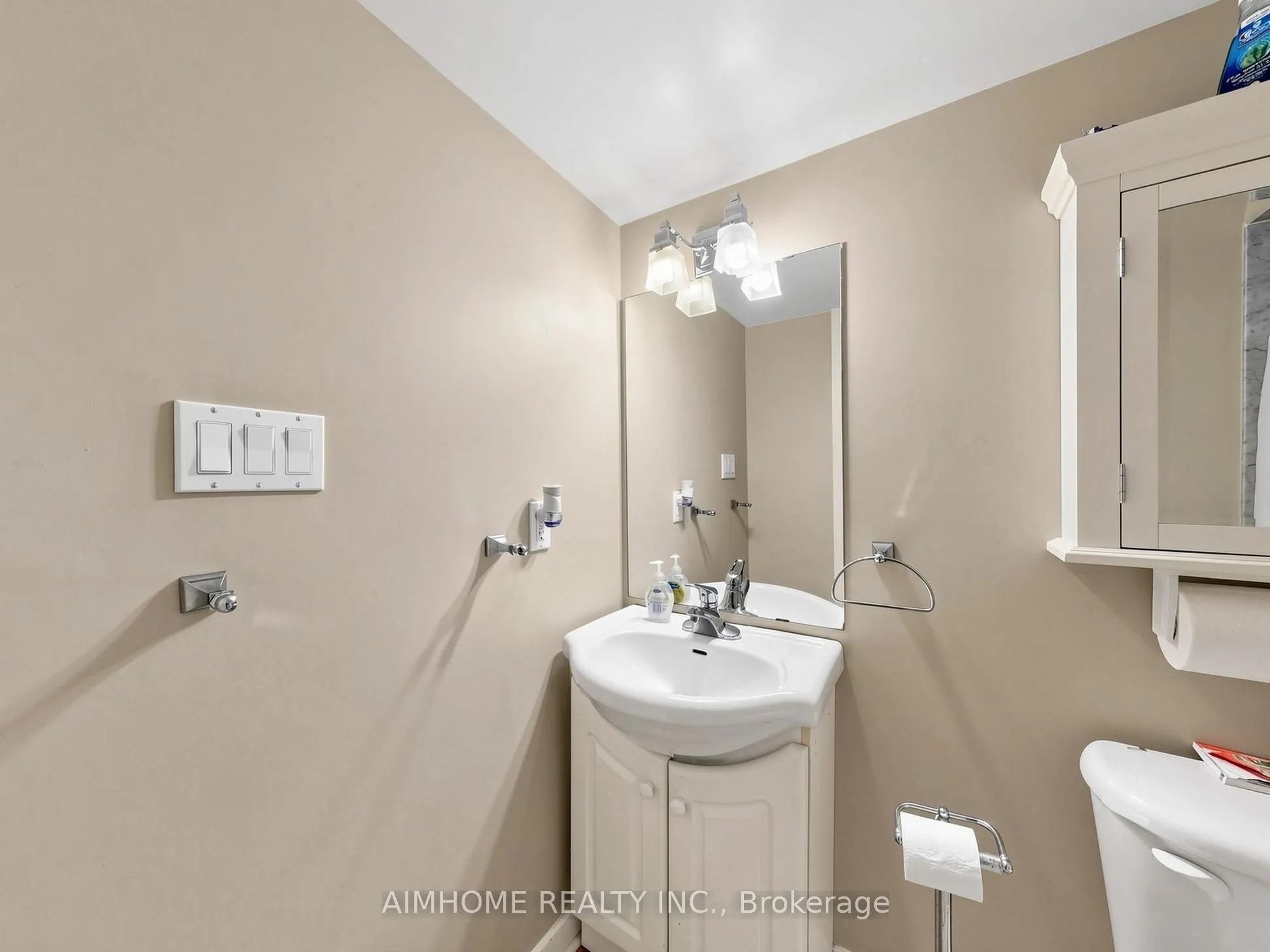 1089 Dundas Street E