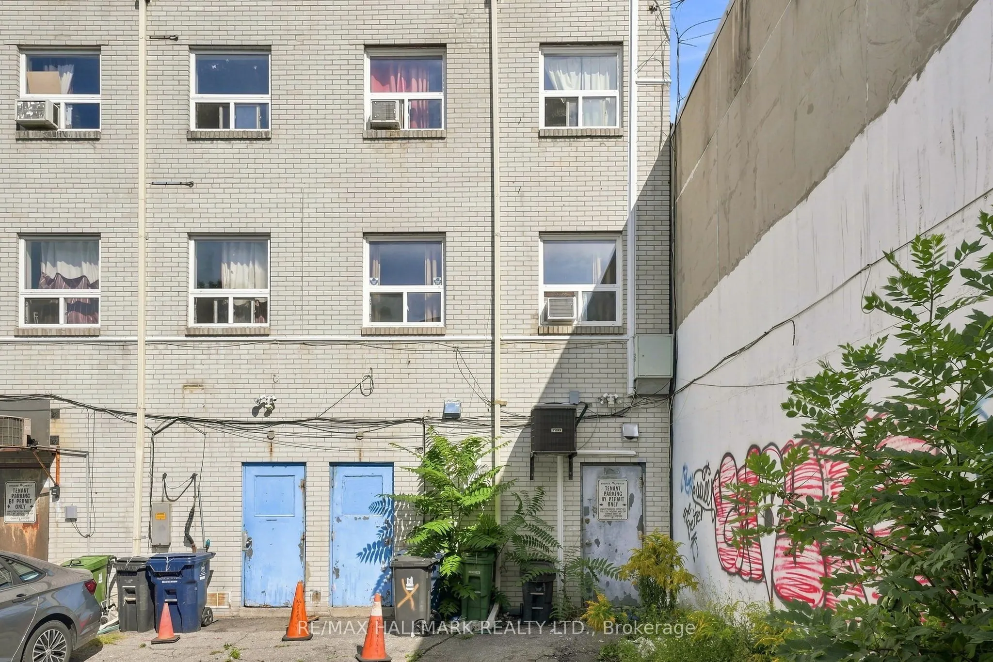 1487 Gerrard Street E