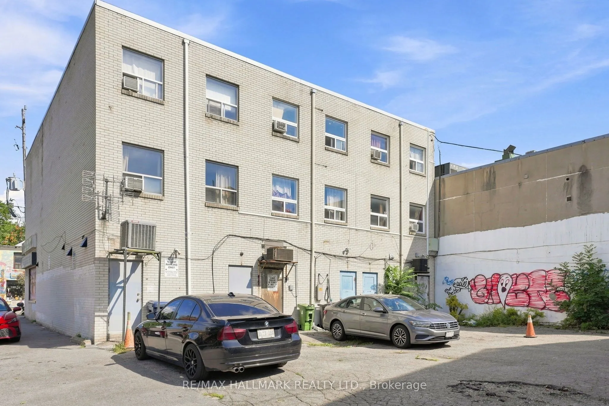 1487 Gerrard Street E