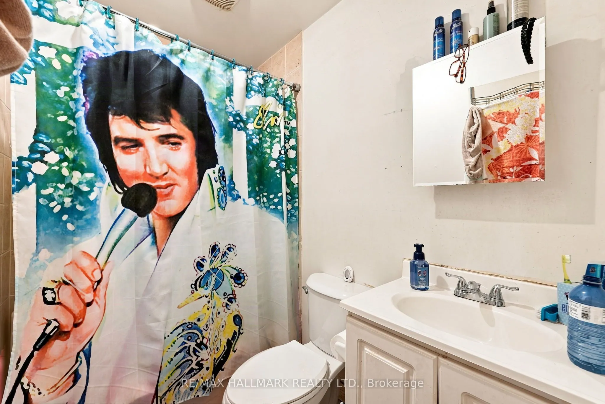 1487 Gerrard Street E