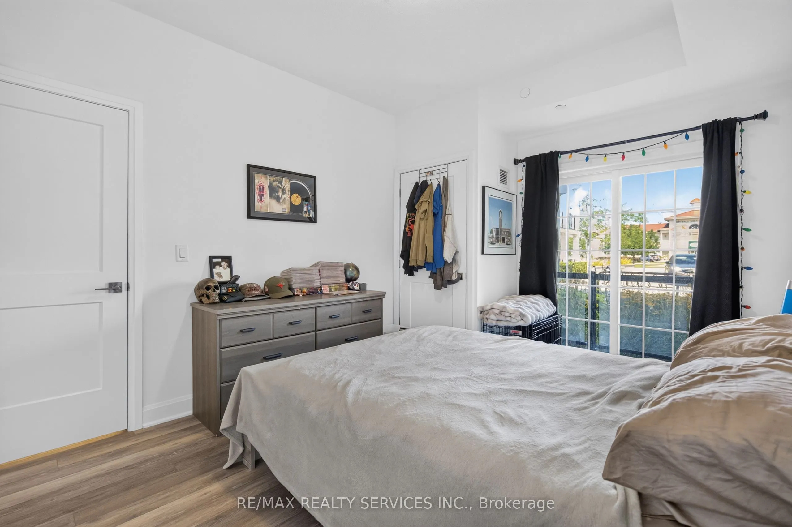 50 Lakebreeze Drive #129