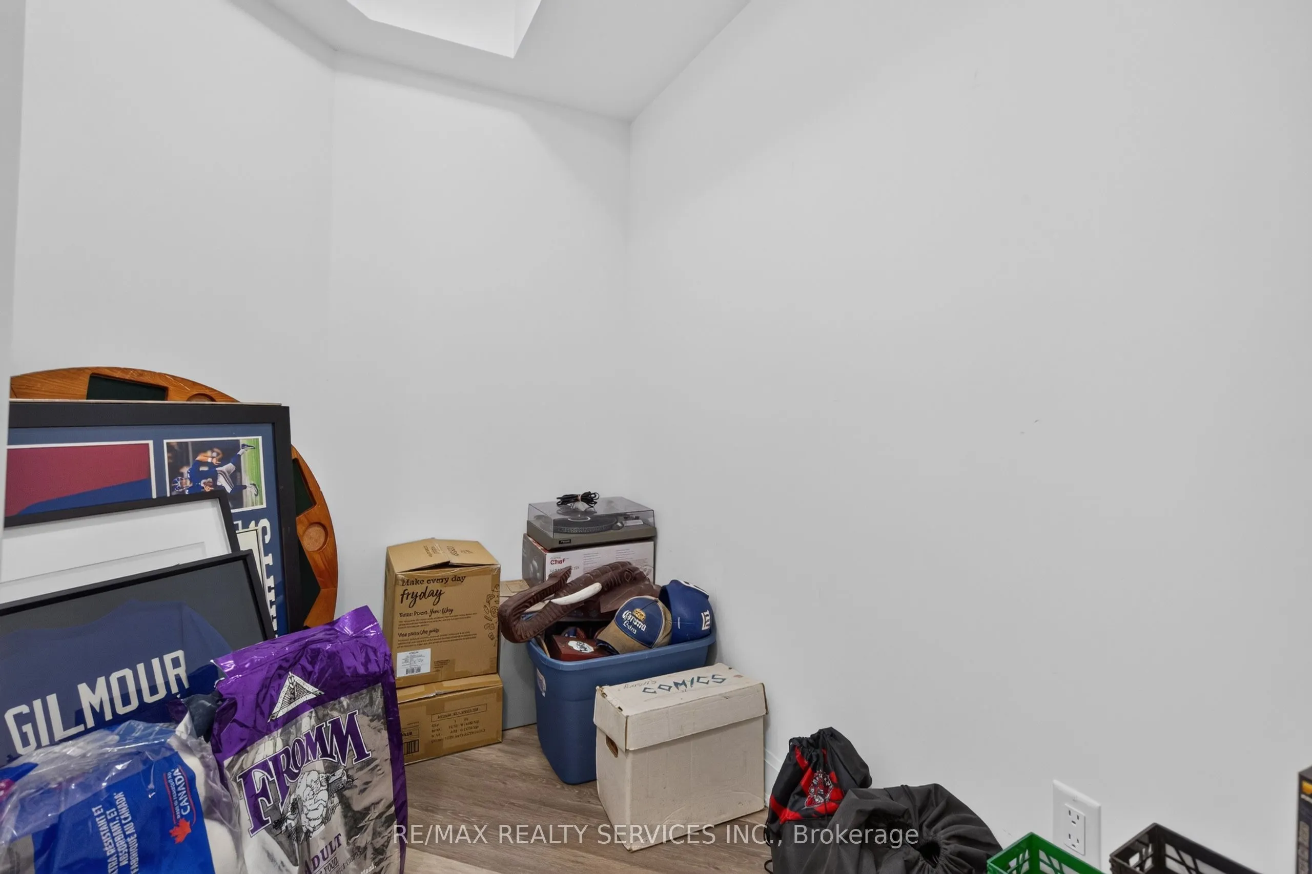 50 Lakebreeze Drive #129
