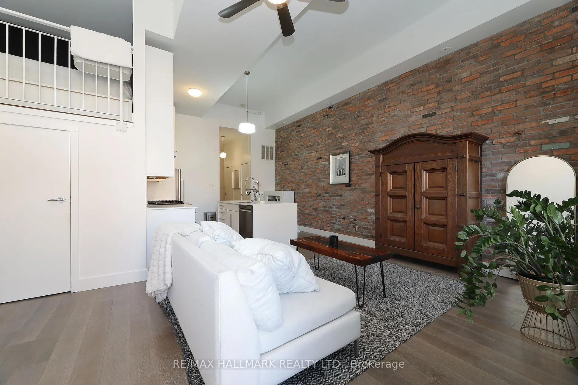 1842 Queen Street E #204