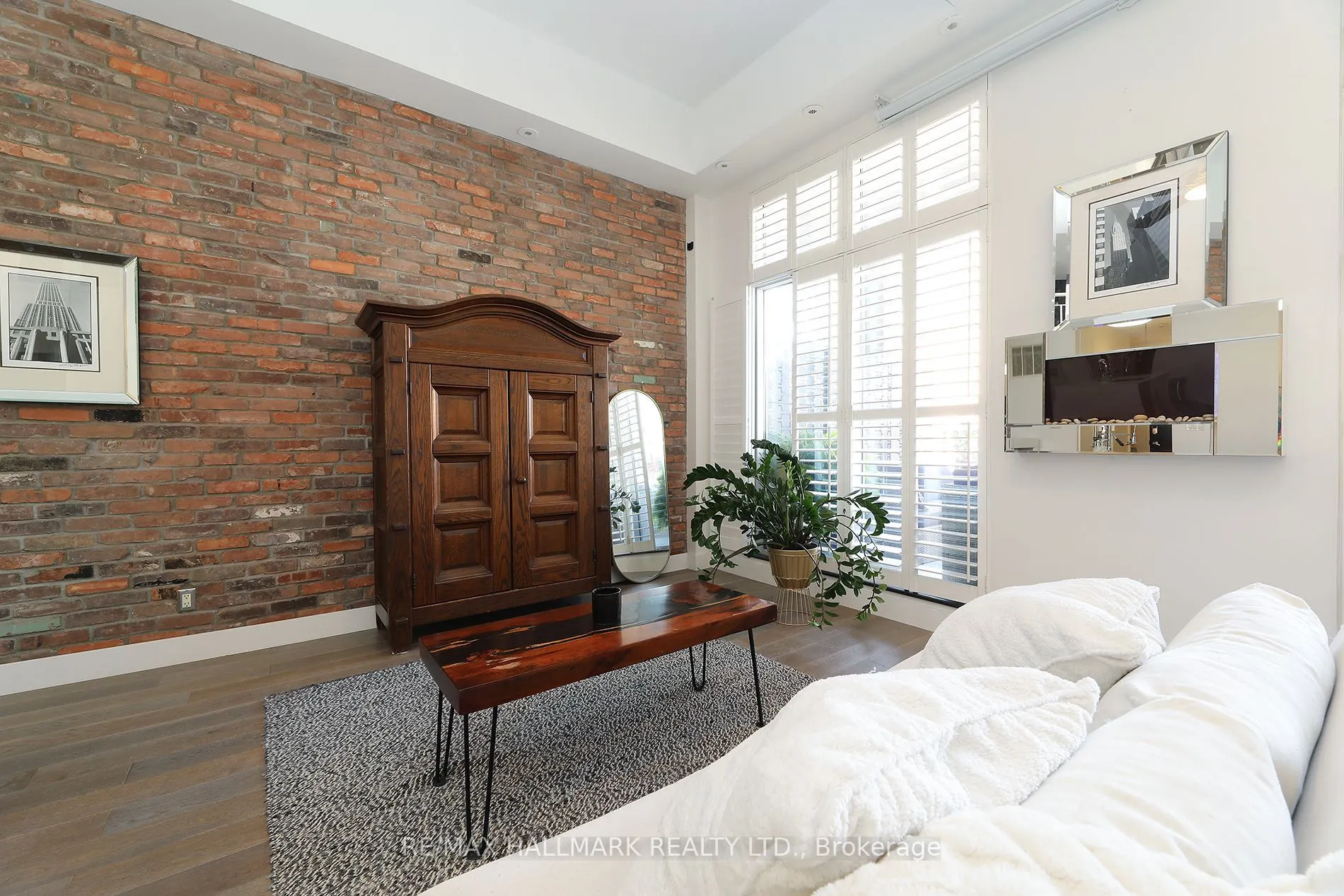 1842 Queen Street E #204