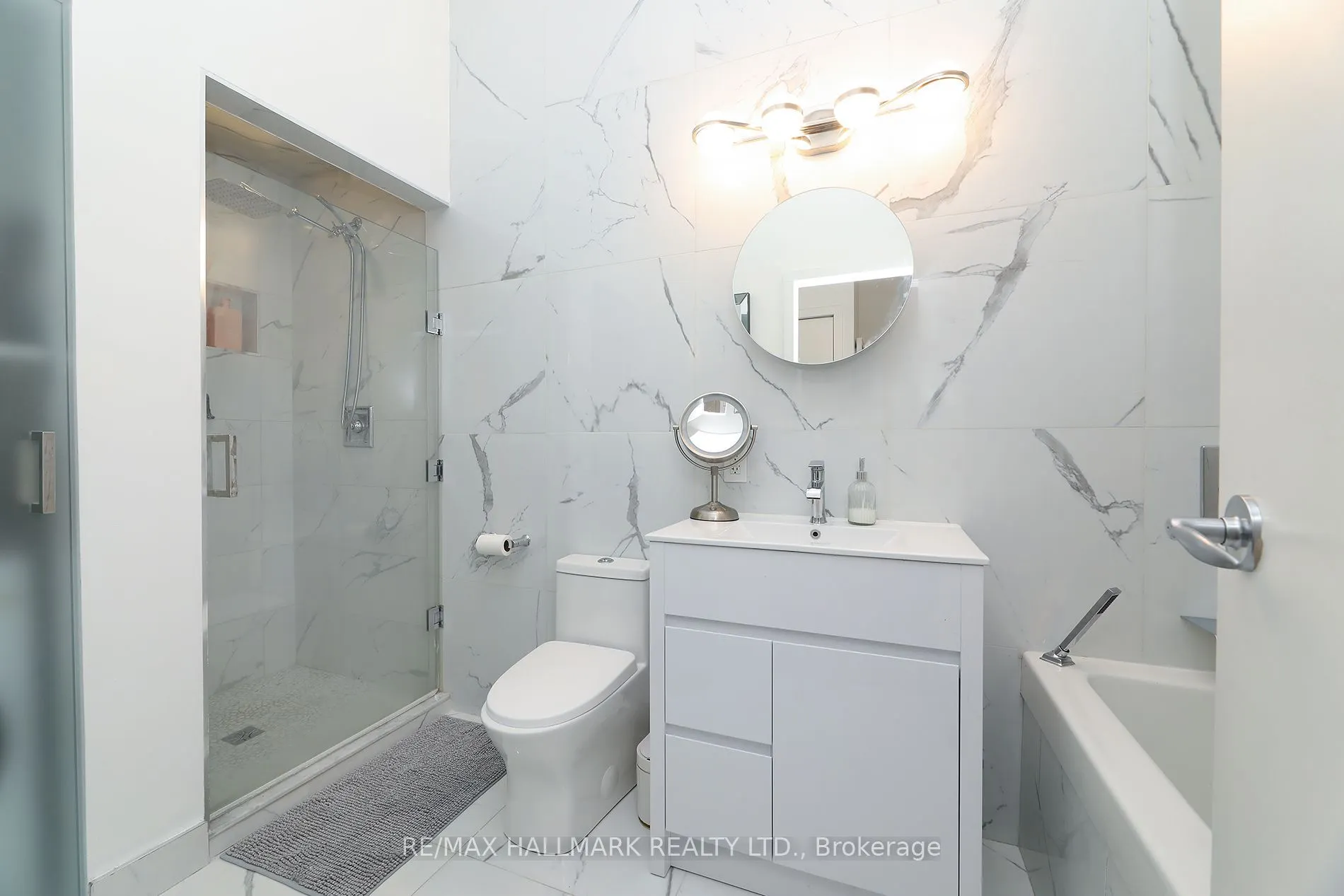 1842 Queen Street E #204