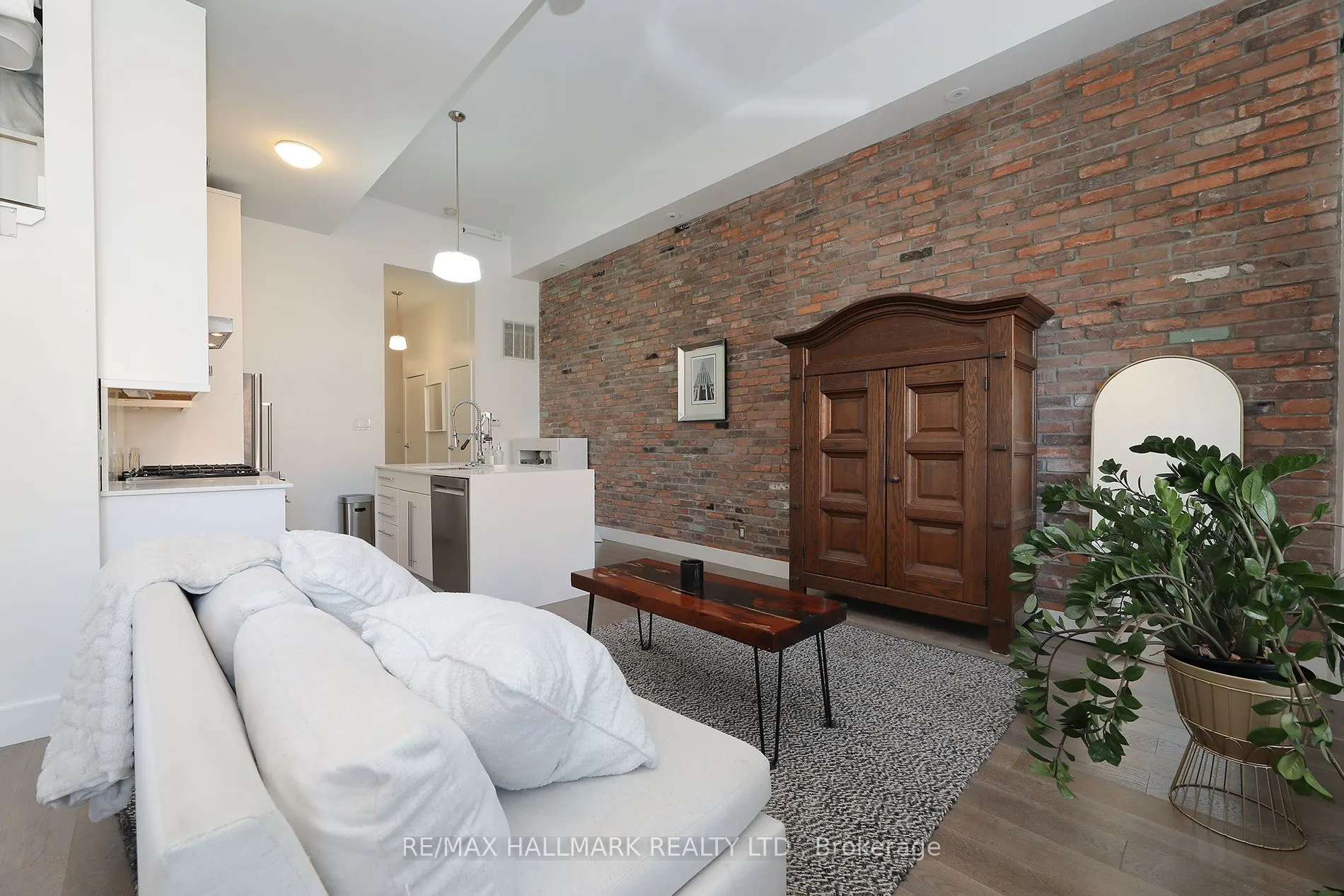 1842 Queen Street E #204