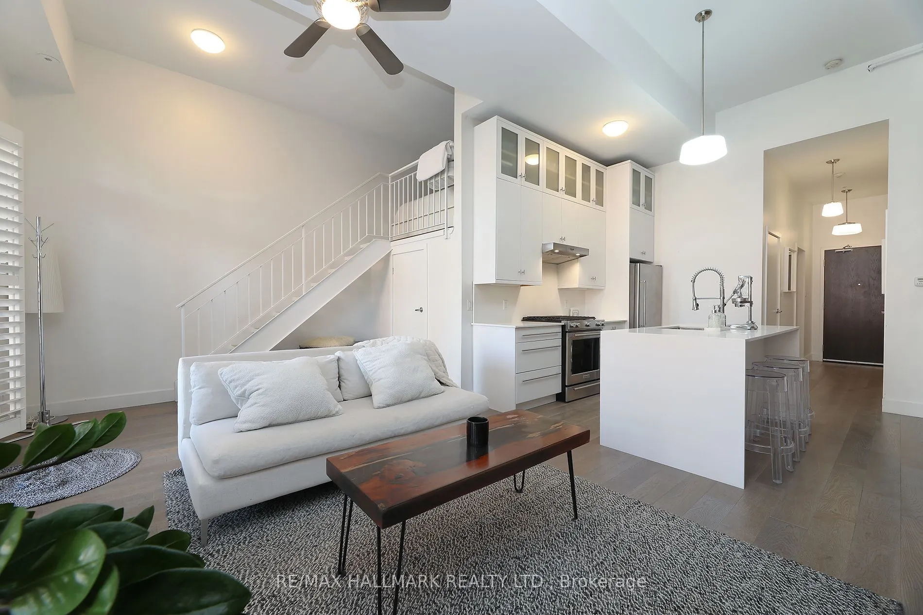1842 Queen Street E #204