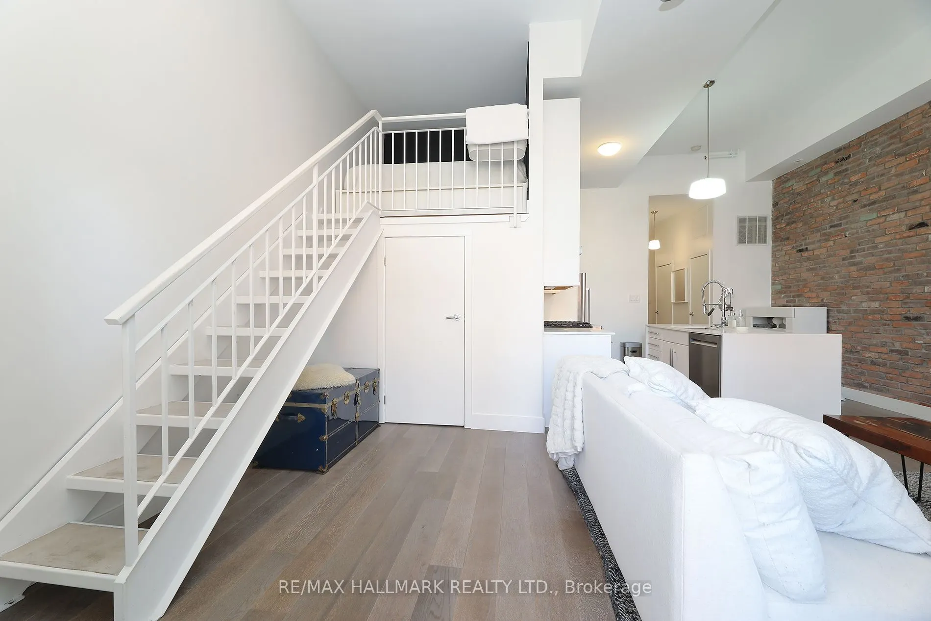 1842 Queen Street E #204