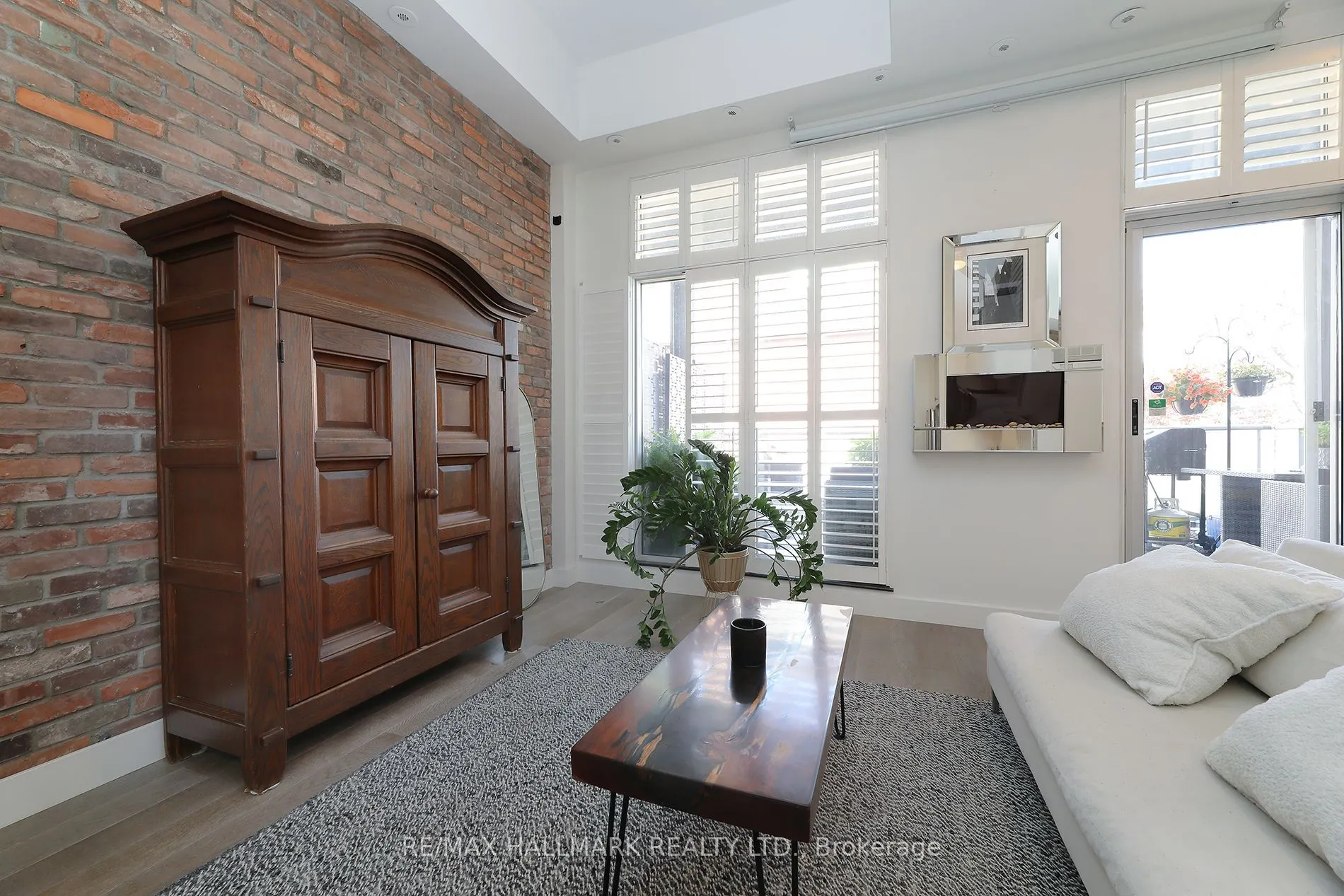 1842 Queen Street E #204