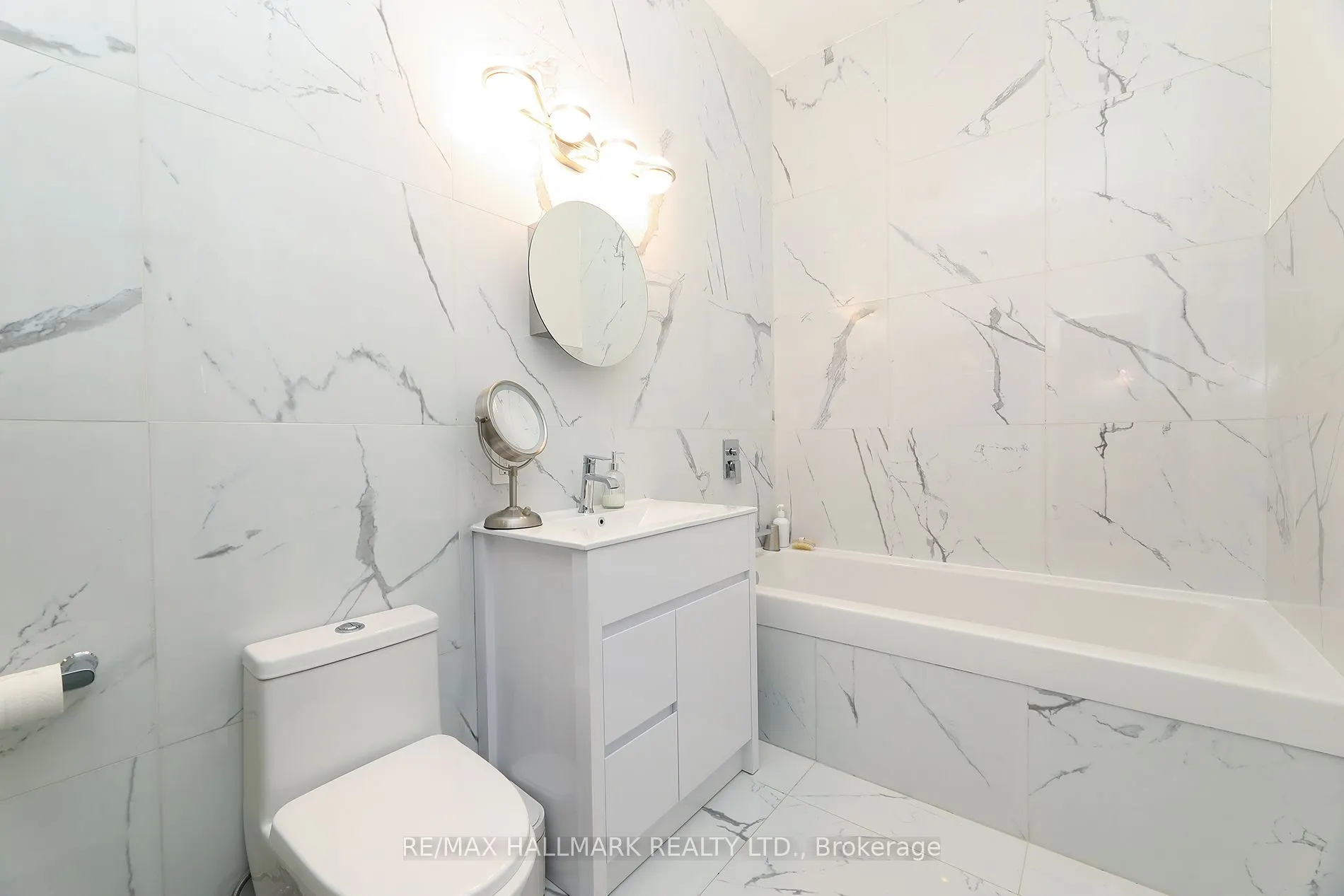 1842 Queen Street E #204