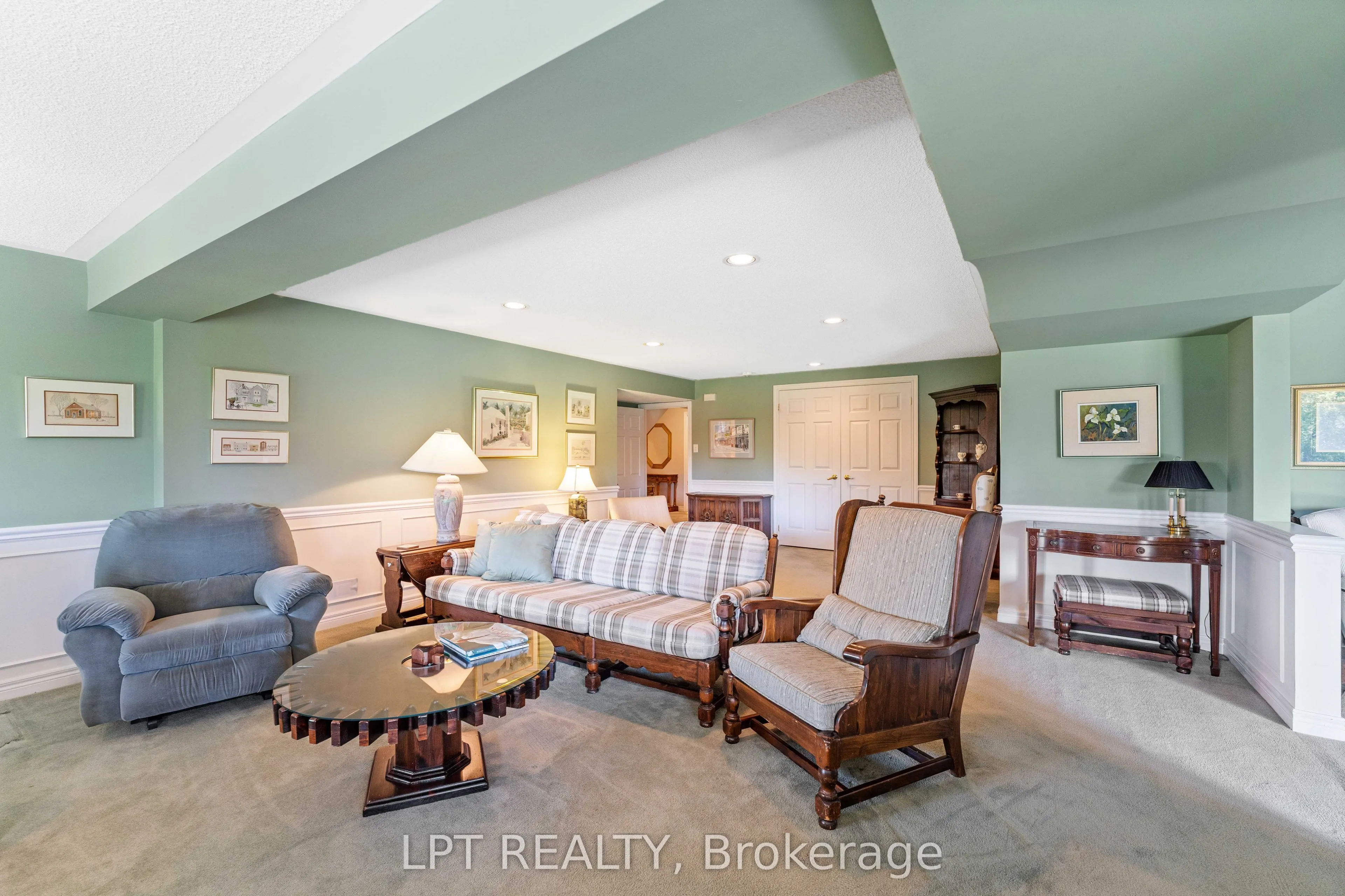 219 Waterbury Crescent