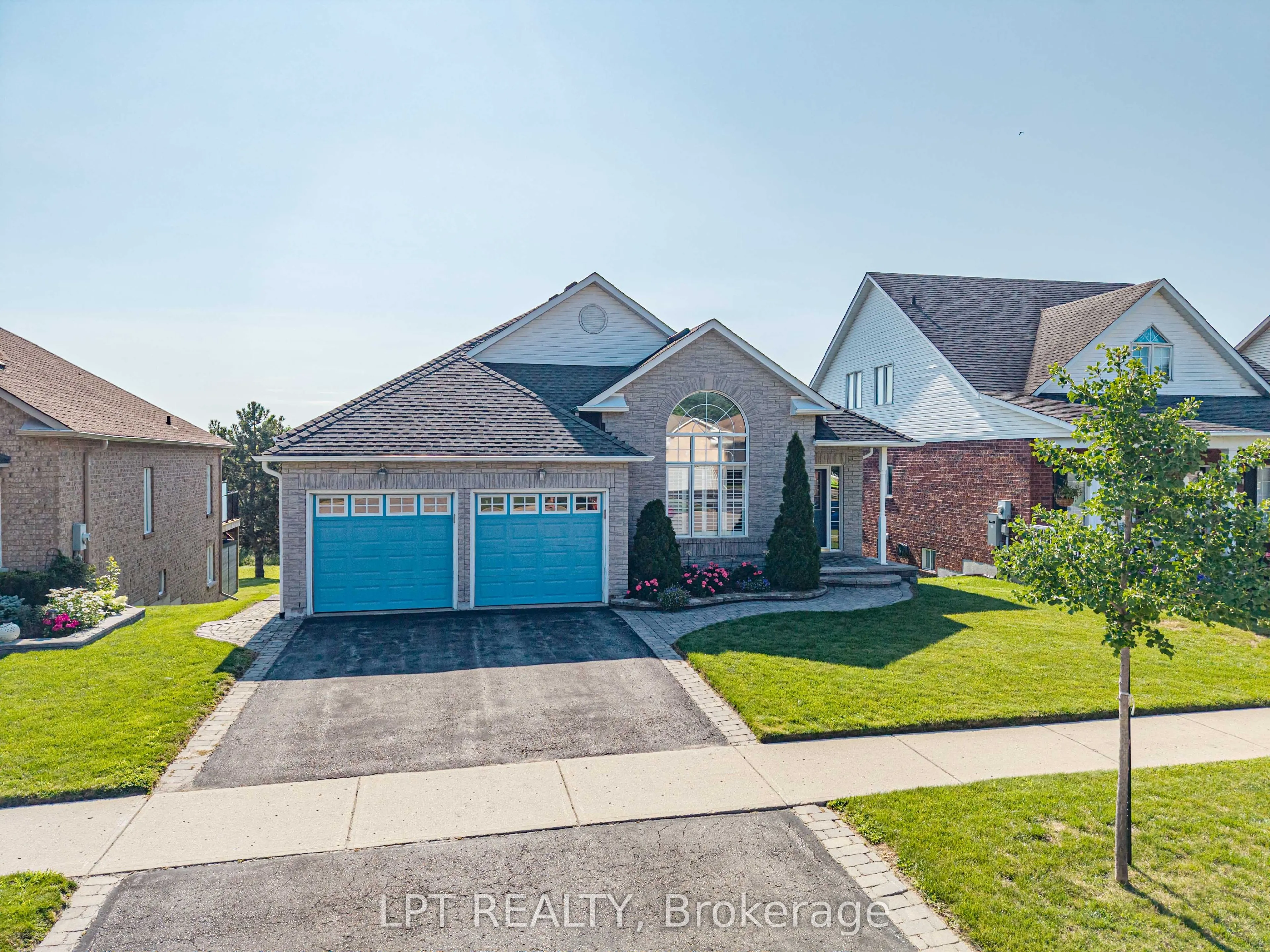 219 Waterbury Crescent