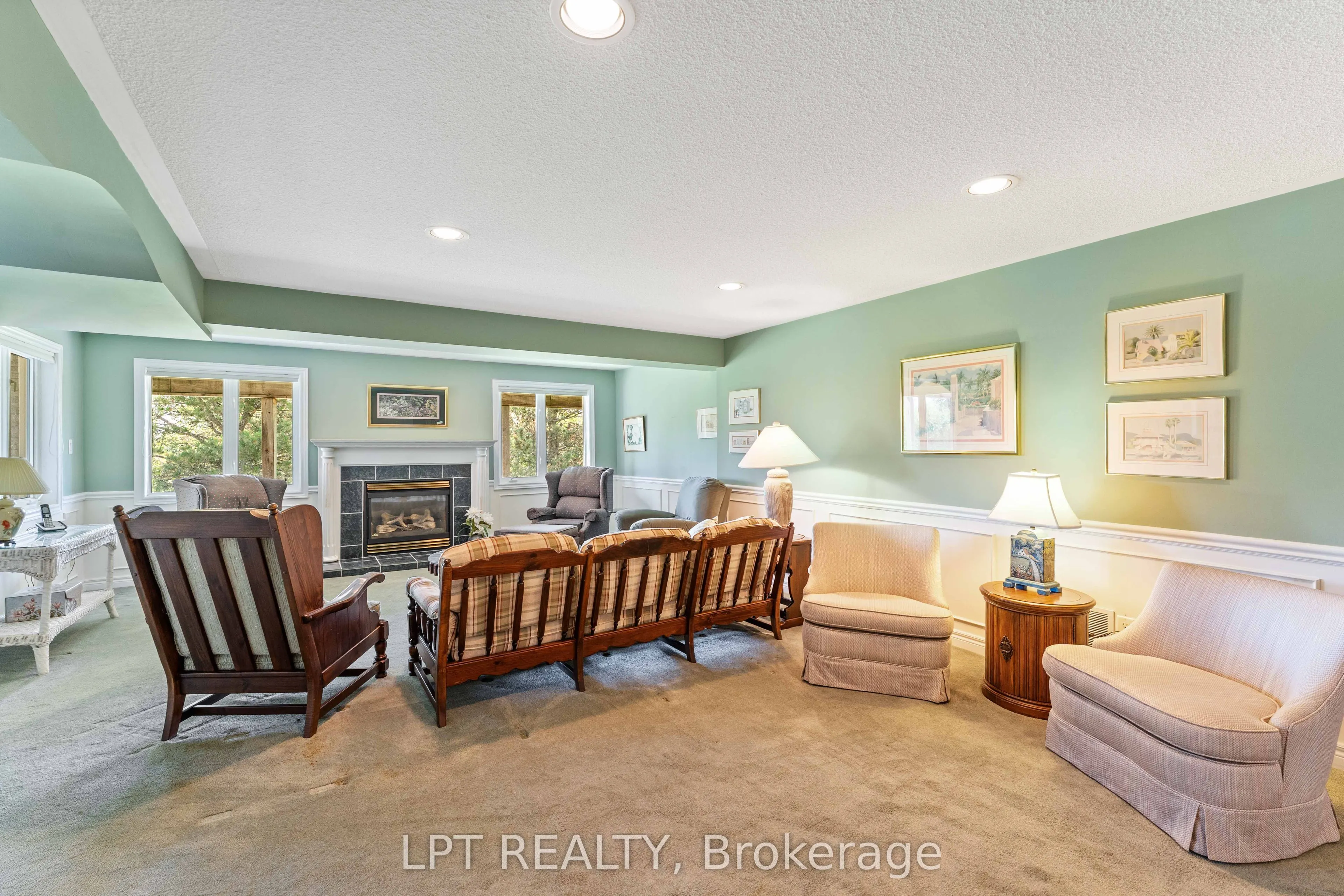 219 Waterbury Crescent
