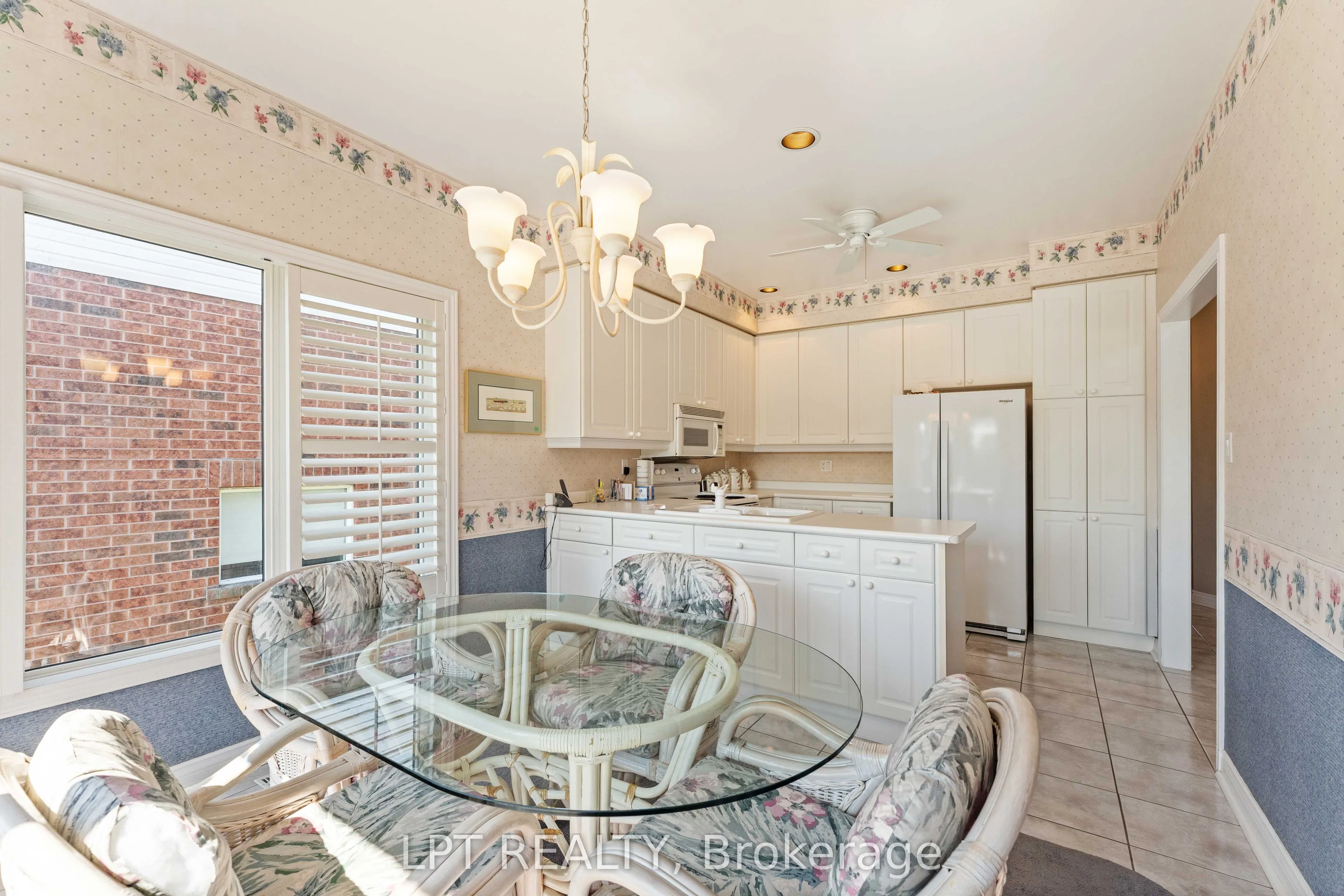 219 Waterbury Crescent