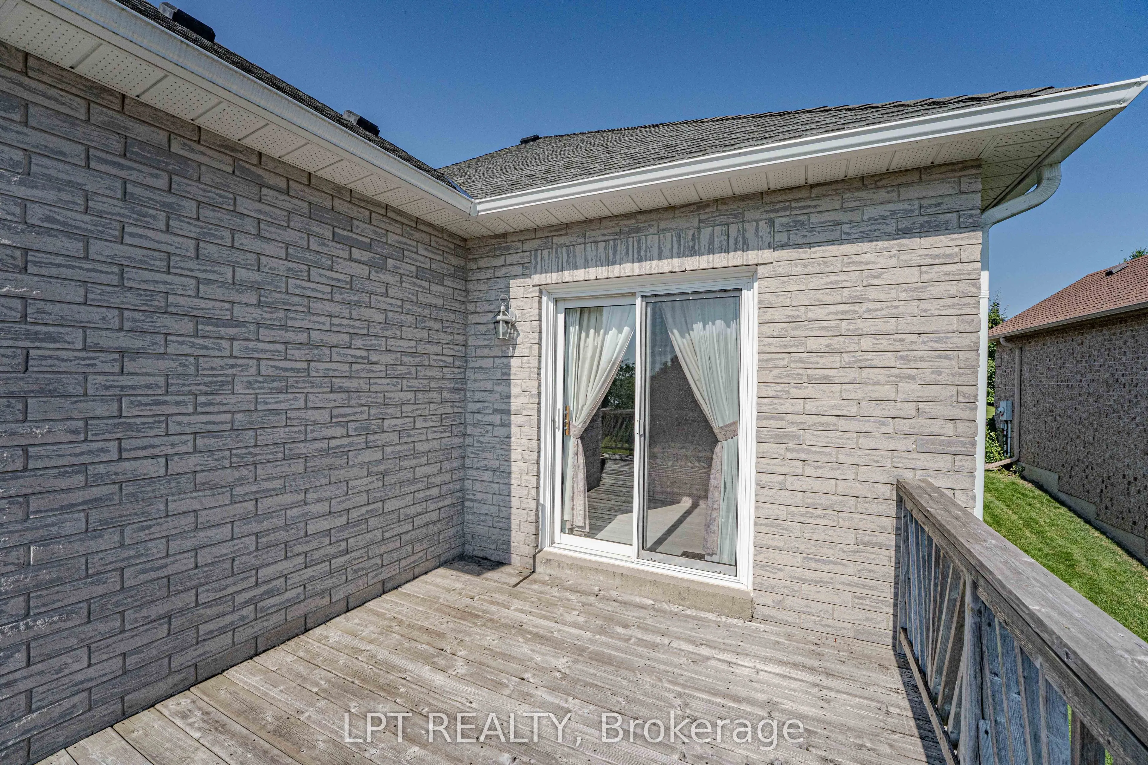 219 Waterbury Crescent