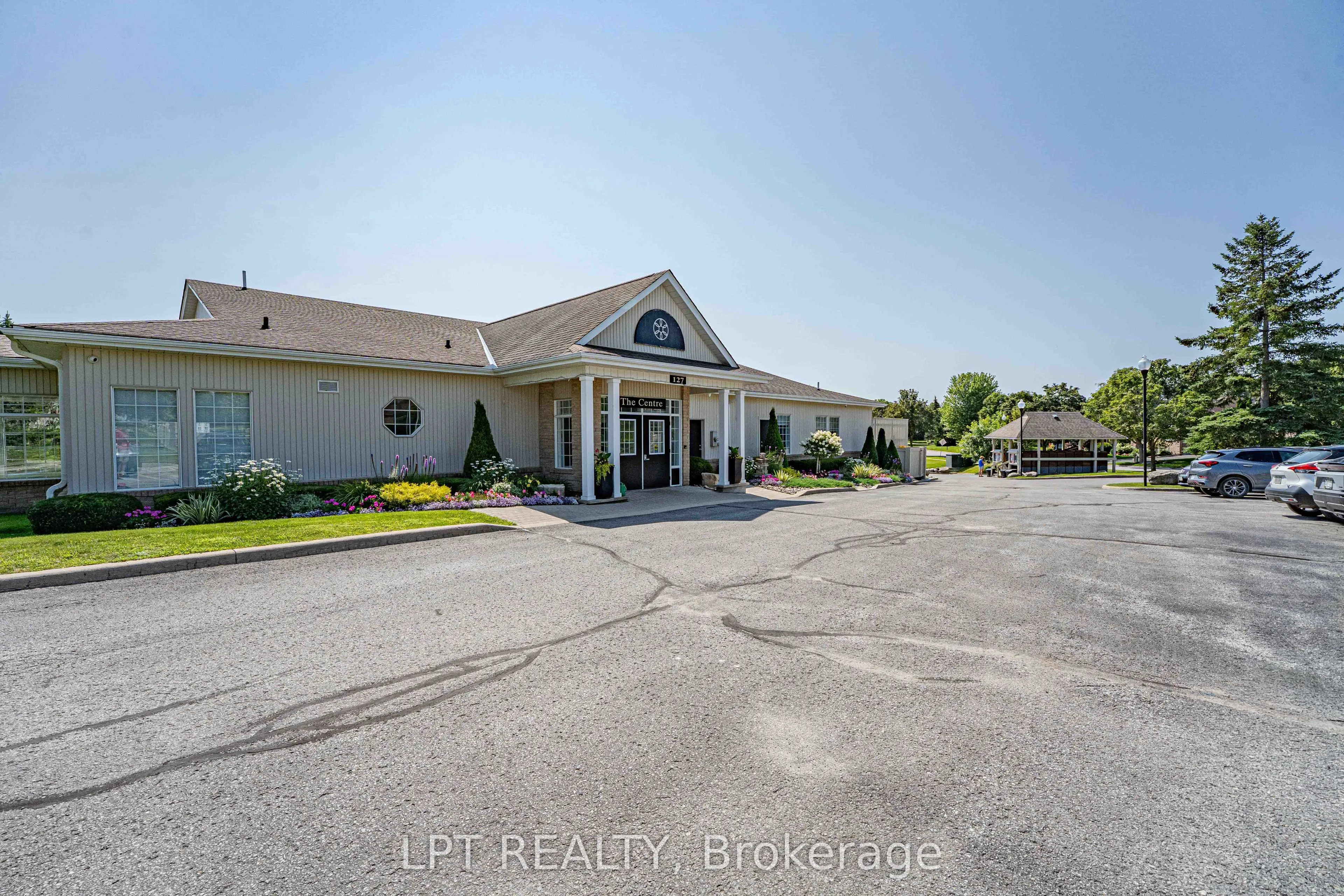 219 Waterbury Crescent