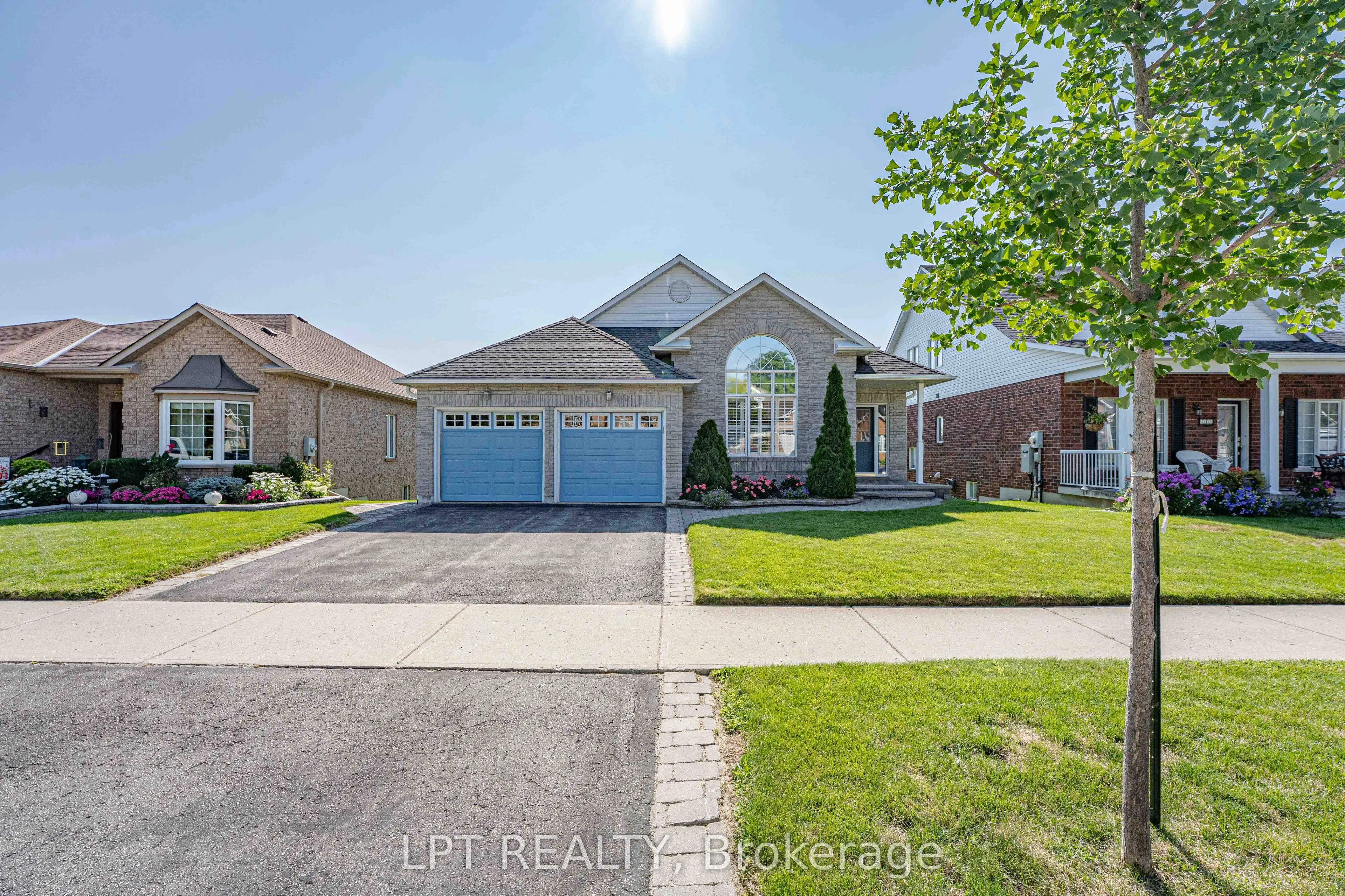 219 Waterbury Crescent
