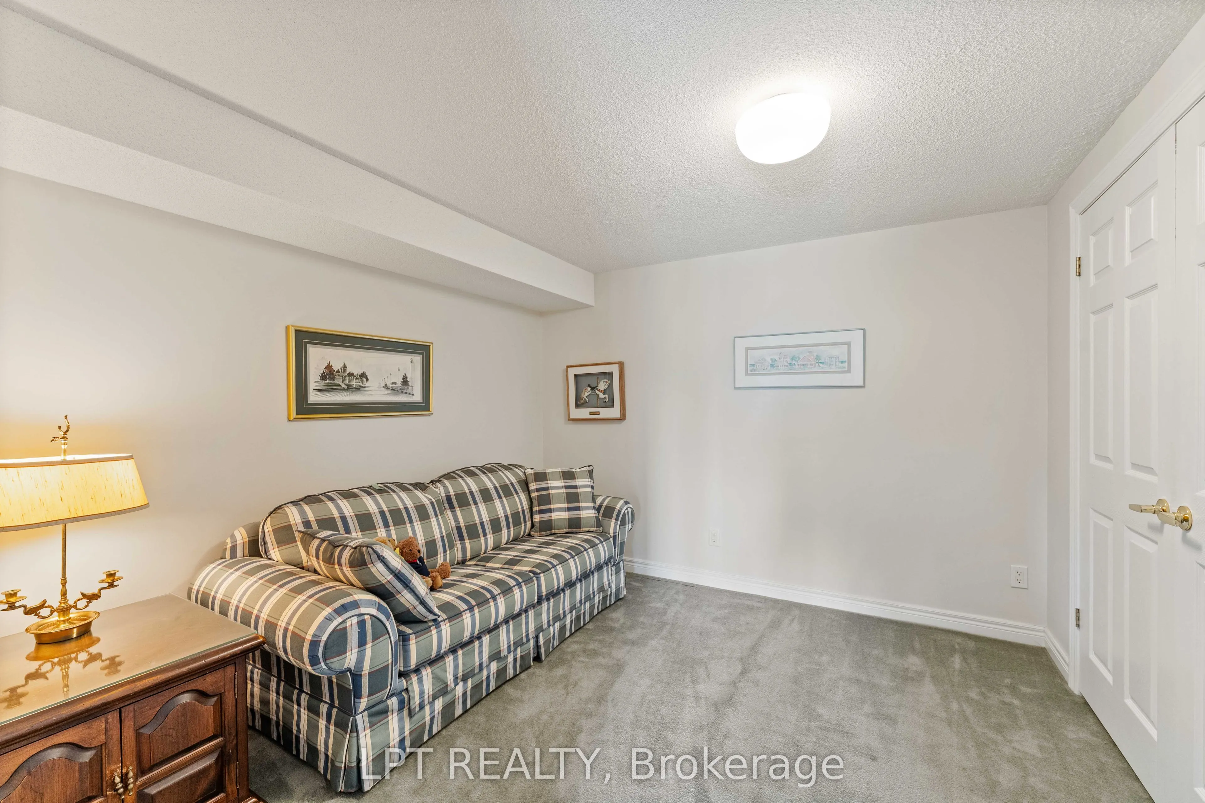 219 Waterbury Crescent